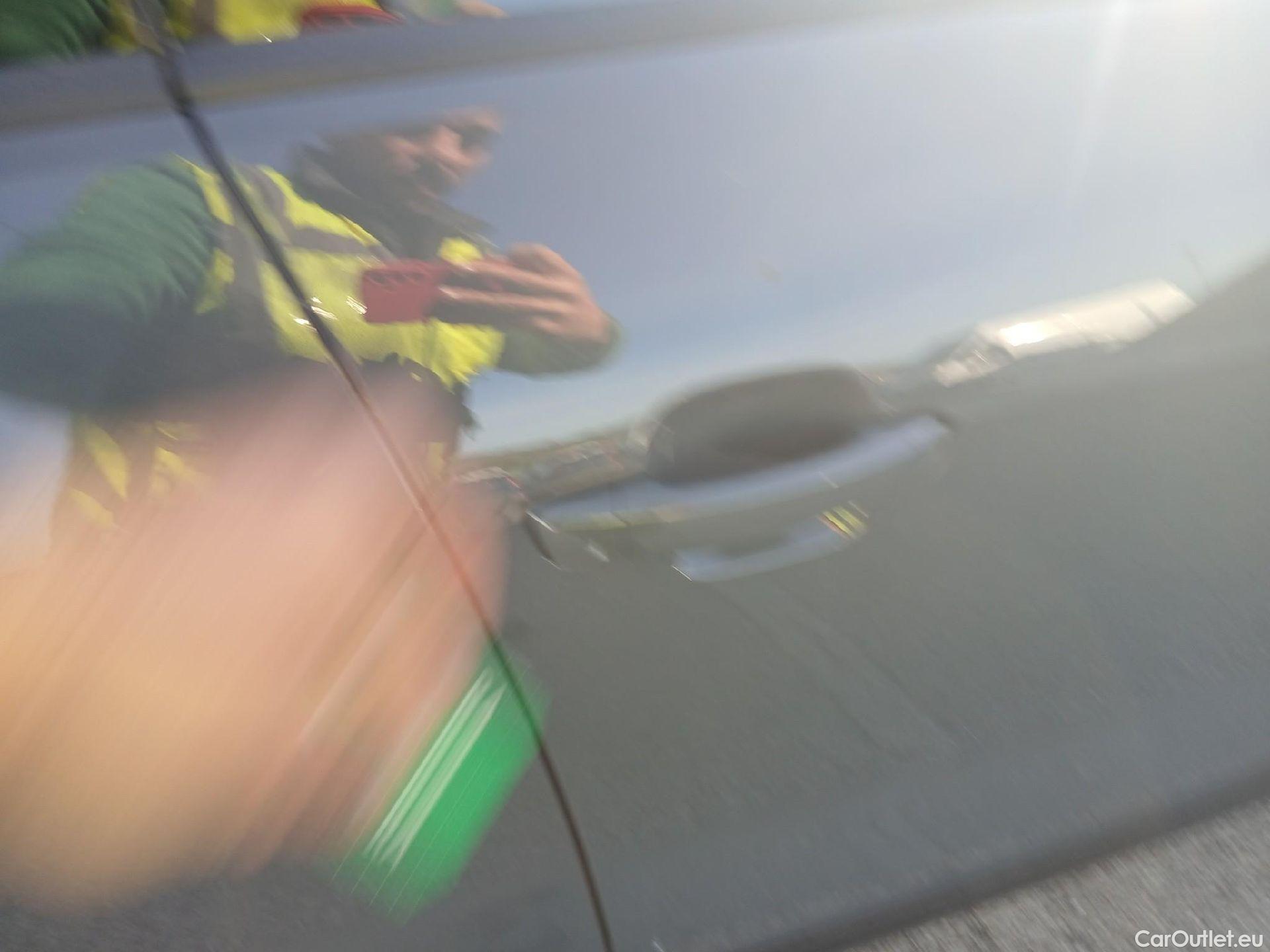  Audi  Q2 AUDI  / 2016 / 5P / todoterreno Design 30 TDI 85kW (116CV) #17