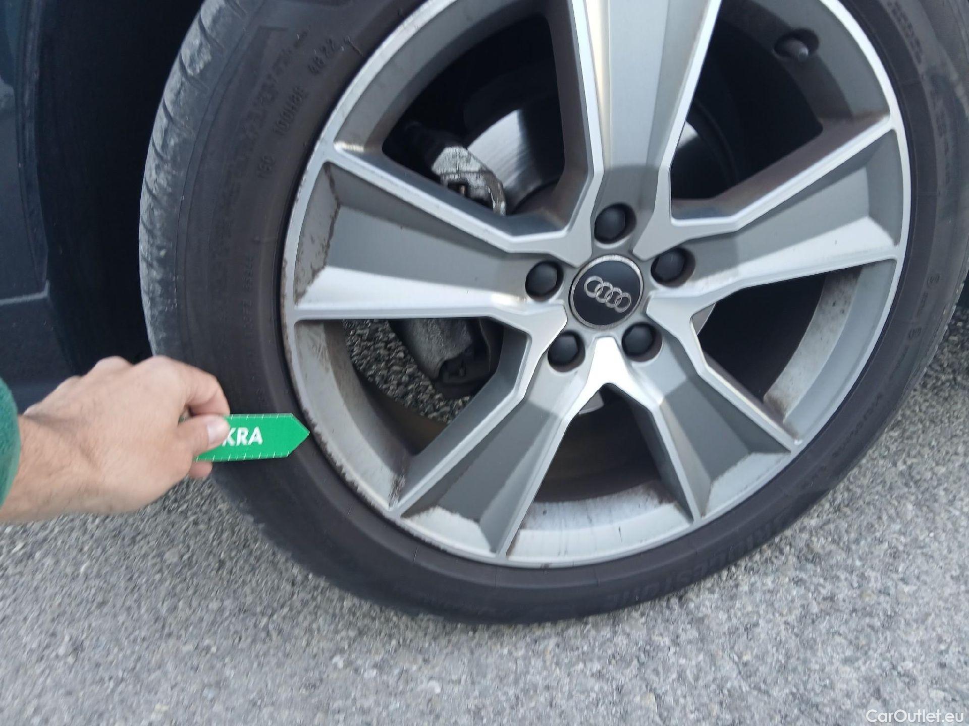  Audi  Q2 AUDI  / 2016 / 5P / todoterreno Design 30 TDI 85kW (116CV) #8