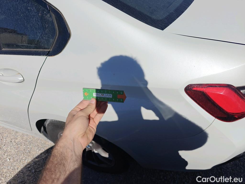  Bmw  Serie 3 BMW  / 2018 / 4P / sedán 320d Auto. #33