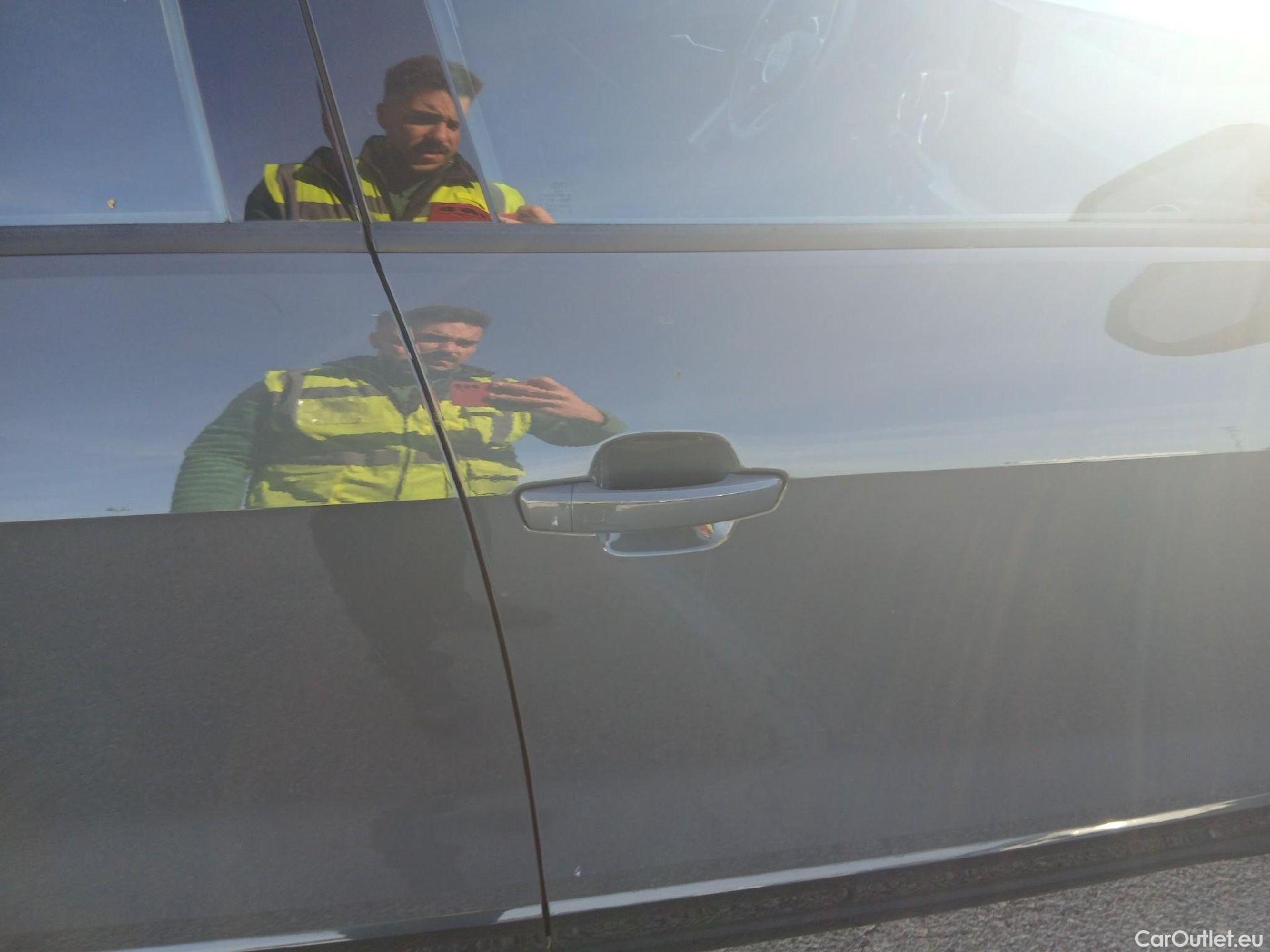  Audi  Q2 AUDI  / 2016 / 5P / todoterreno Design 30 TDI 85kW (116CV) #15