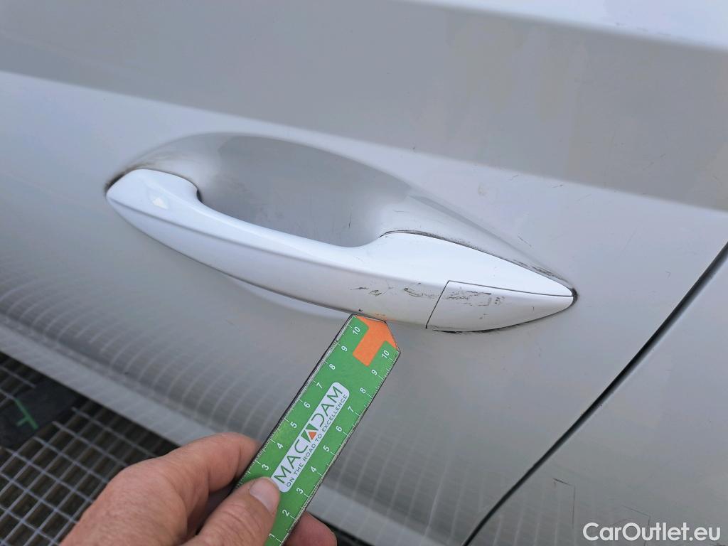  Hyundai  i20 HYUNDAI  / 2020 / 5P / berlina con portón 1.2 MPI Klass #41