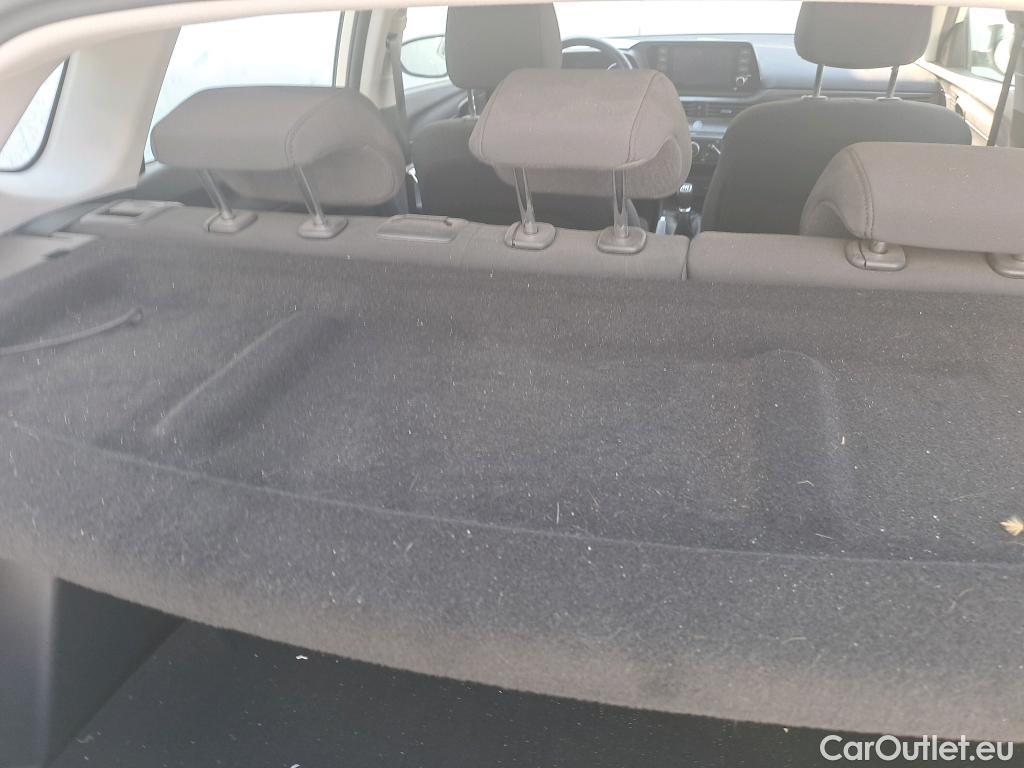  Hyundai  i20 HYUNDAI  / 2020 / 5P / berlina con portón 1.2 MPI Klass #25