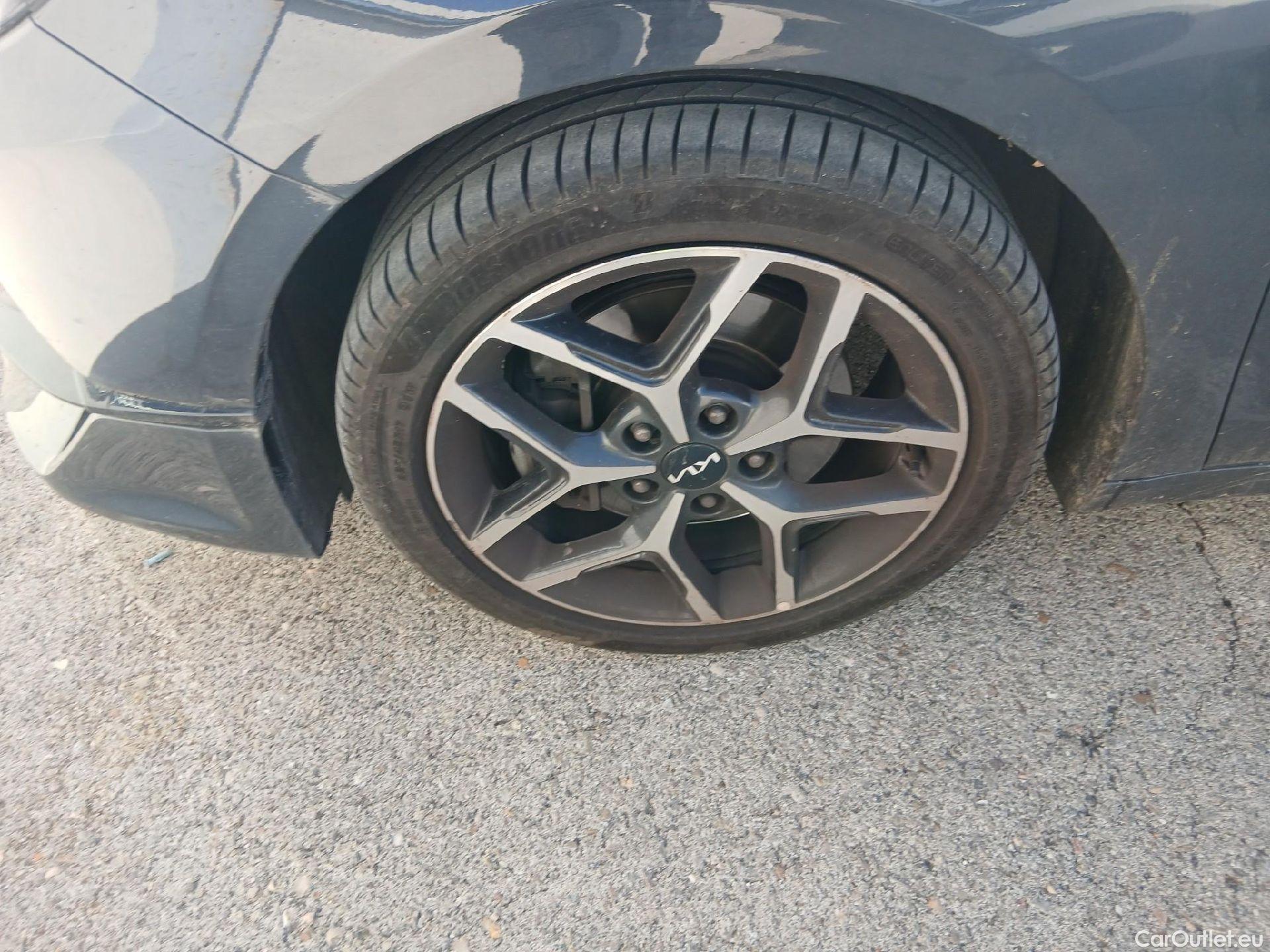  KIA  Cee'd KIA Ceed / 2021 / 5P / berlina con portón 1.5 MHEV 118kW (160CV) Tech DCT #5