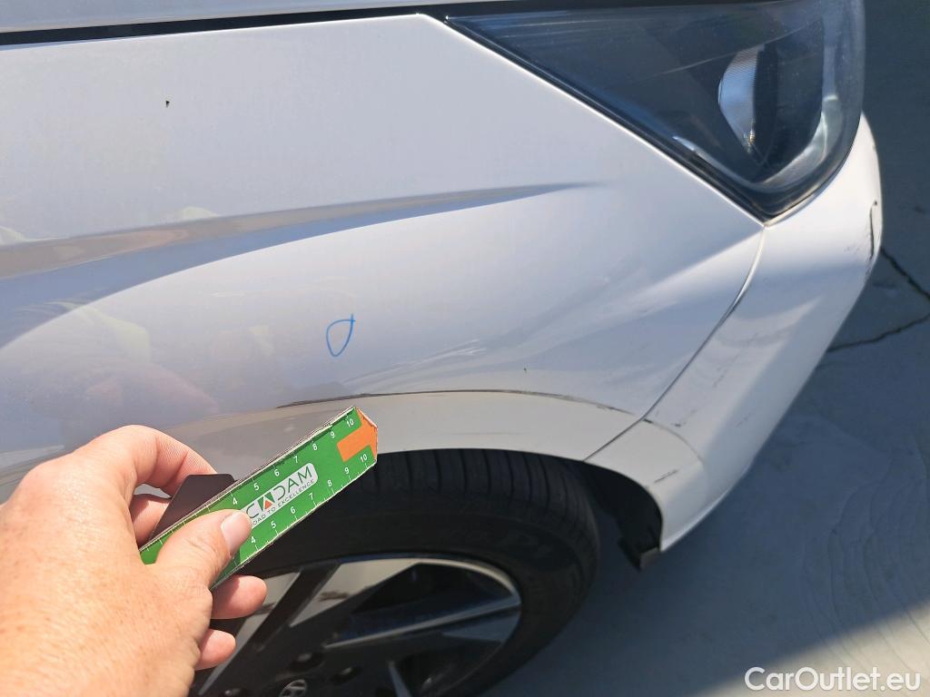  Hyundai  i20 HYUNDAI  / 2020 / 5P / berlina con portón 1.2 MPI Klass #16