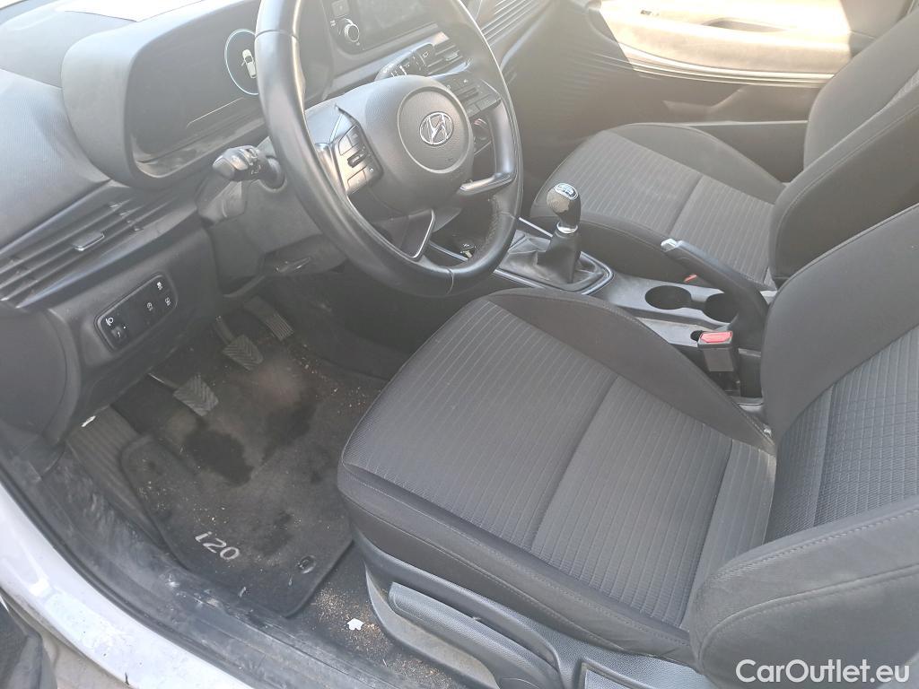  Hyundai  i20 HYUNDAI  / 2020 / 5P / berlina con portón 1.2 MPI Klass #27