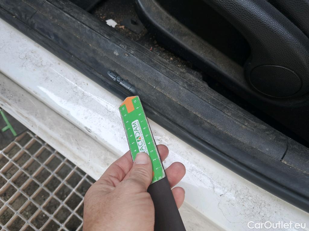  Hyundai  i20 HYUNDAI  / 2020 / 5P / berlina con portón 1.2 MPI Klass #14