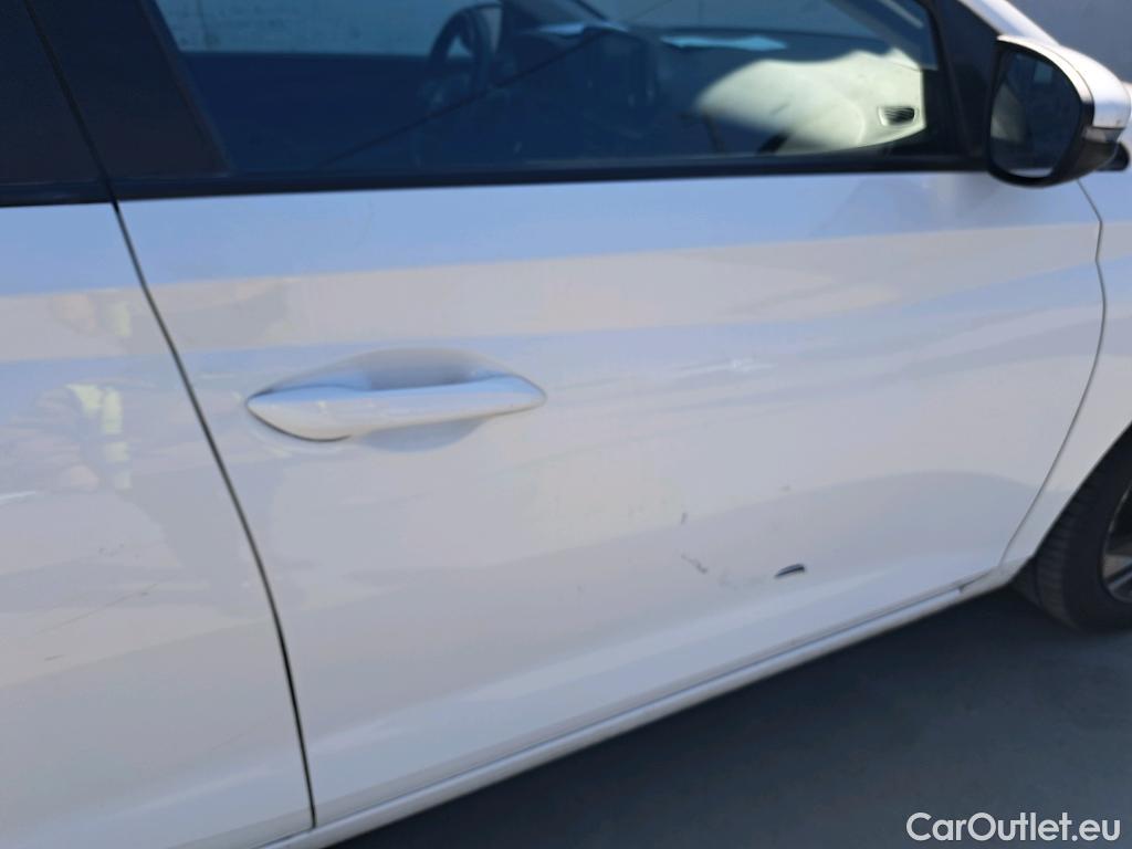  Hyundai  i20 HYUNDAI  / 2020 / 5P / berlina con portón 1.2 MPI Klass #38