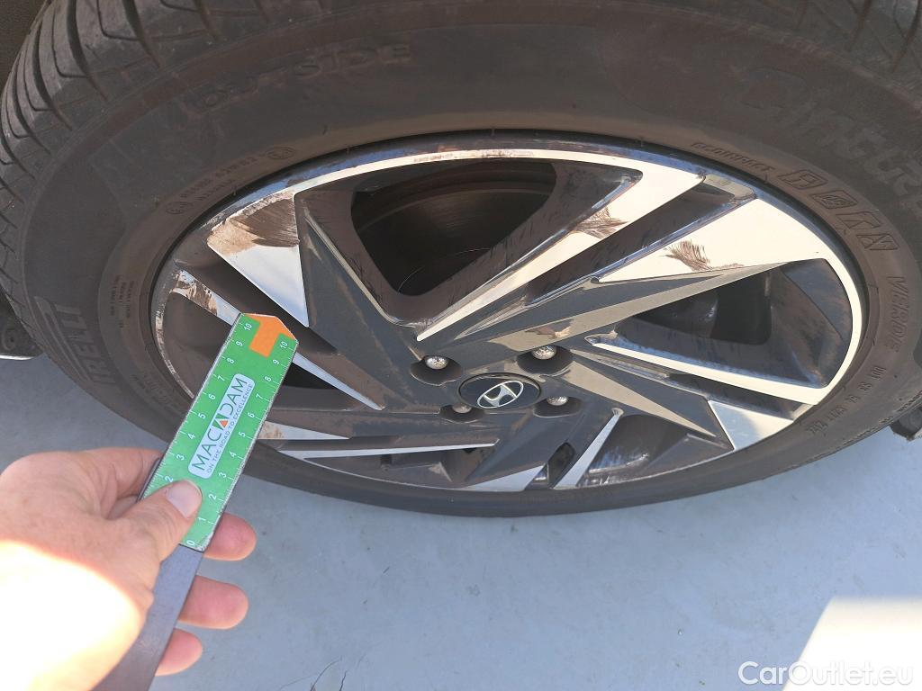  Hyundai  i20 HYUNDAI  / 2020 / 5P / berlina con portón 1.2 MPI Klass #12