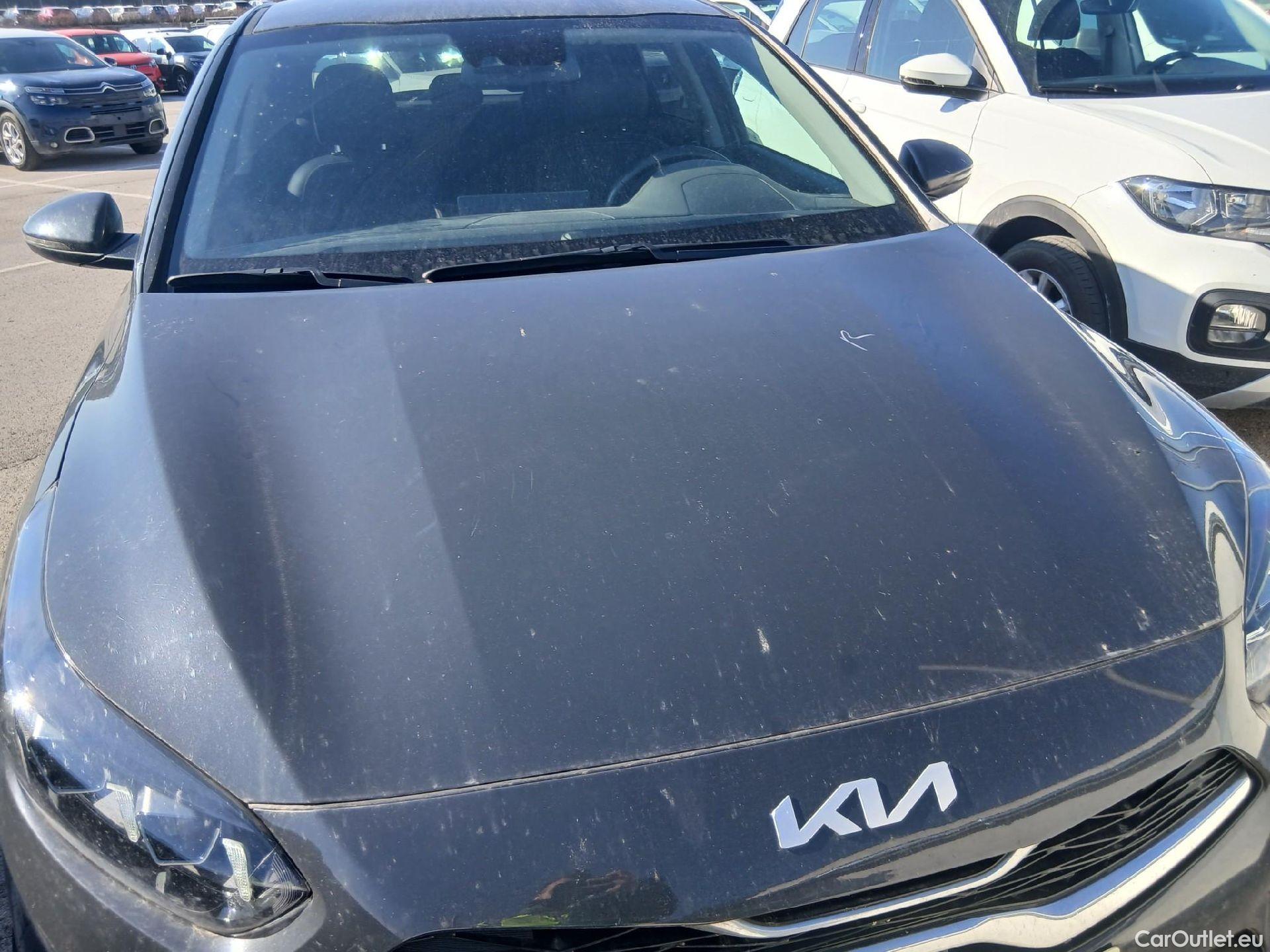  KIA  Cee'd KIA Ceed / 2021 / 5P / berlina con portón 1.5 MHEV 118kW (160CV) Tech DCT #31