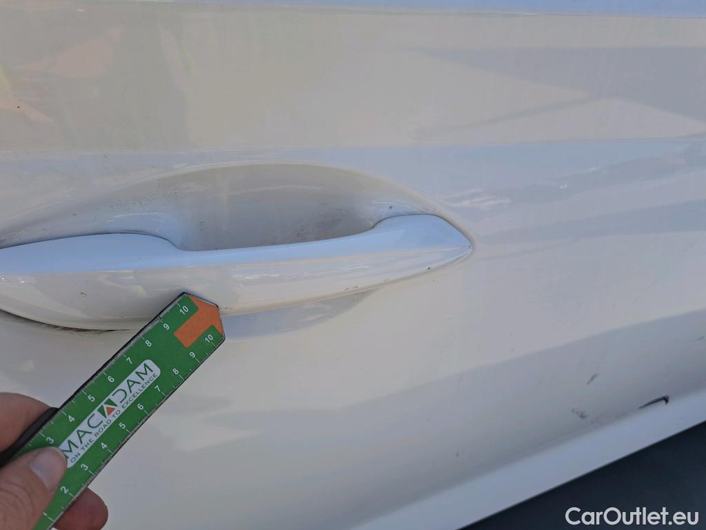  Hyundai  i20 HYUNDAI  / 2020 / 5P / berlina con portón 1.2 MPI Klass #39