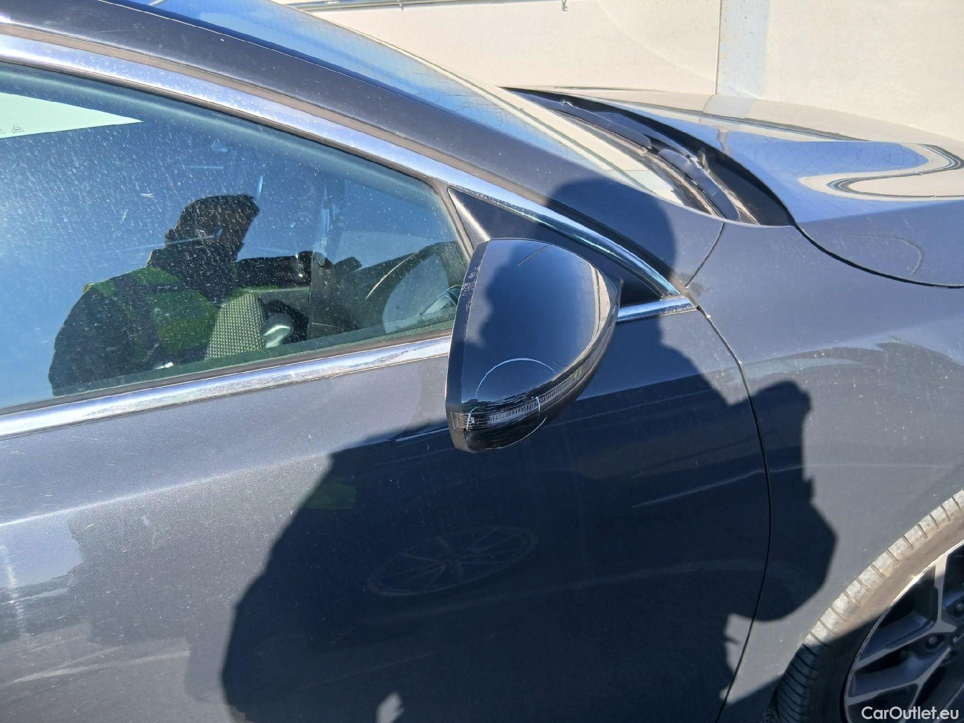  KIA  Cee'd KIA Ceed / 2021 / 5P / berlina con portón 1.5 MHEV 118kW (160CV) Tech DCT #23