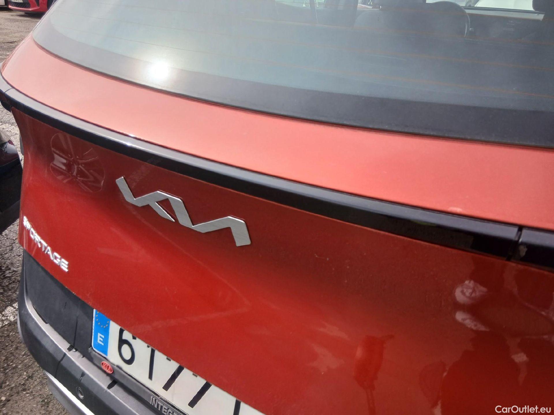  KIA  Sportage KIA  / 2022 / 5P / todoterreno 1.6 T-GDi MHEV 112kW (150CV) Drive 4X2 #16