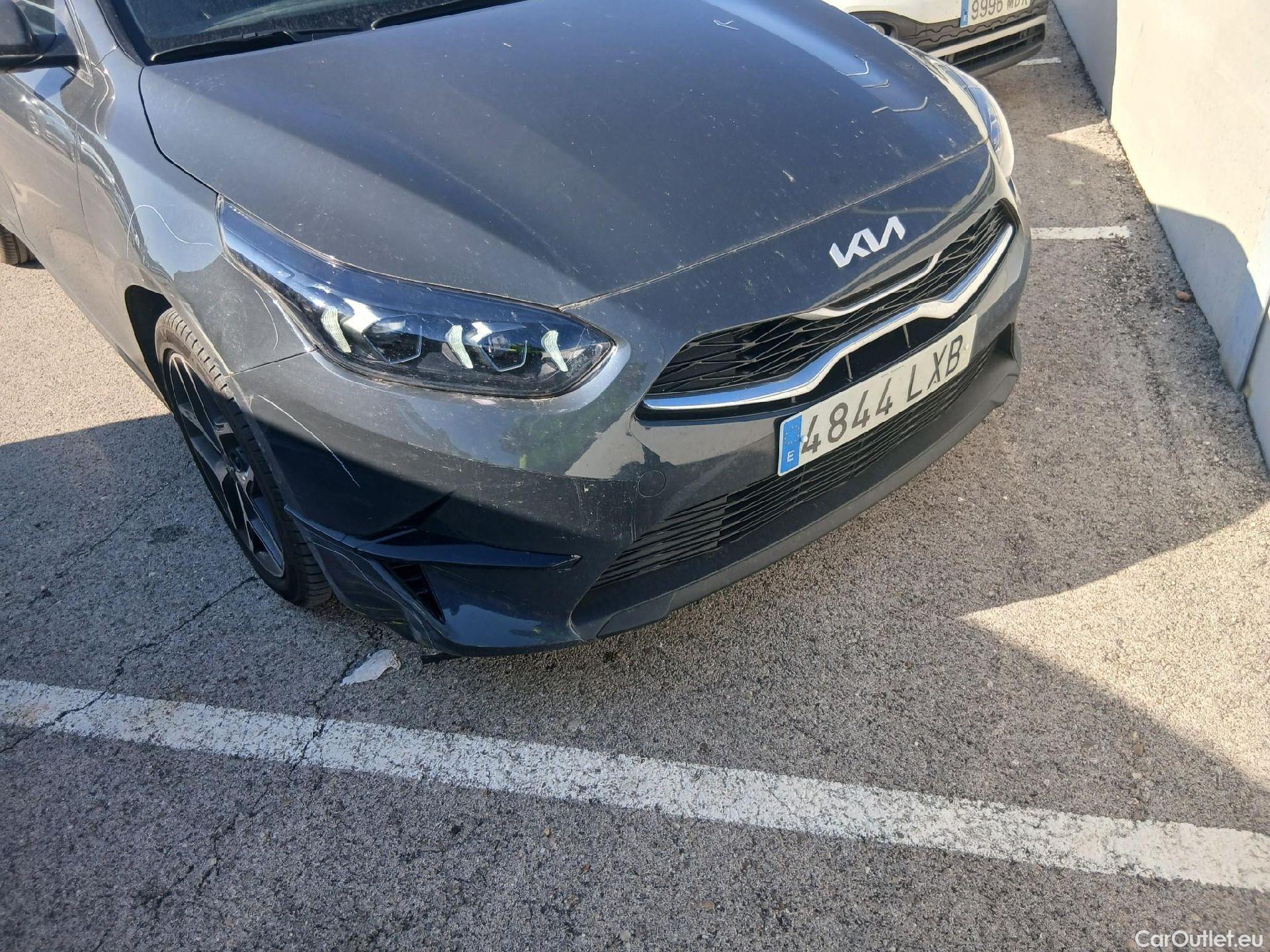  KIA  Cee'd KIA Ceed / 2021 / 5P / berlina con portón 1.5 MHEV 118kW (160CV) Tech DCT #3