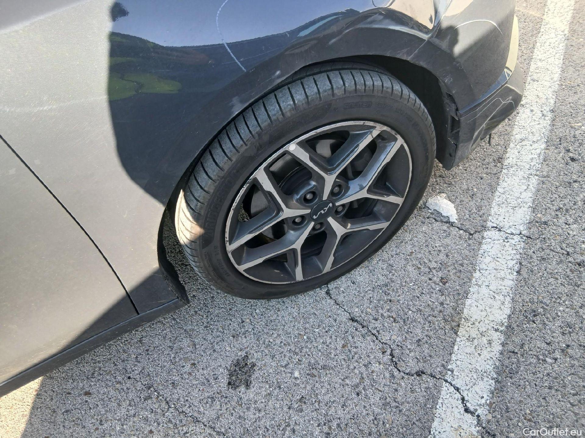  KIA  Cee'd KIA Ceed / 2021 / 5P / berlina con portón 1.5 MHEV 118kW (160CV) Tech DCT #29