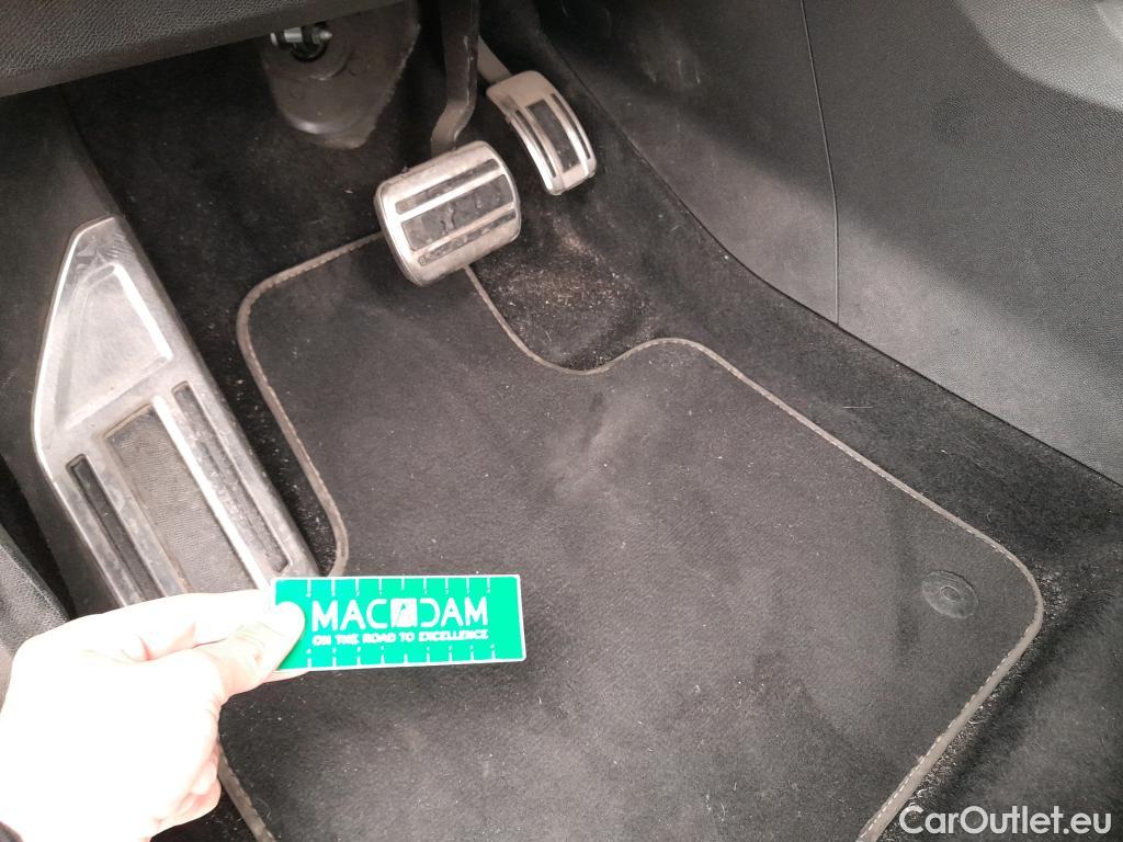  Peugeot  3008 PEUGEOT  / 2020 / 5P / todoterreno 1.5 BlueHDi 96kW S&S GT EAT8 #21