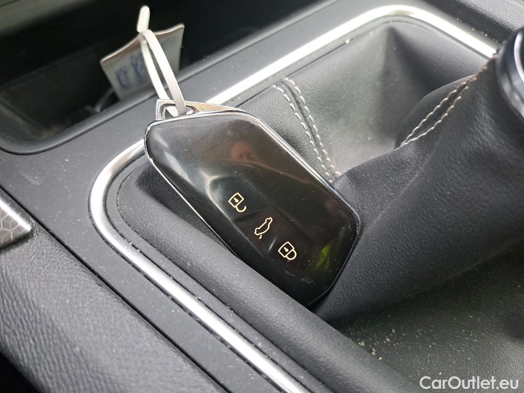  Seat  Leon SEAT Nuevo León / 2020 / 5P / berlina con portón 2.0 TDI 85kW S&S Style Go (AC2) #1