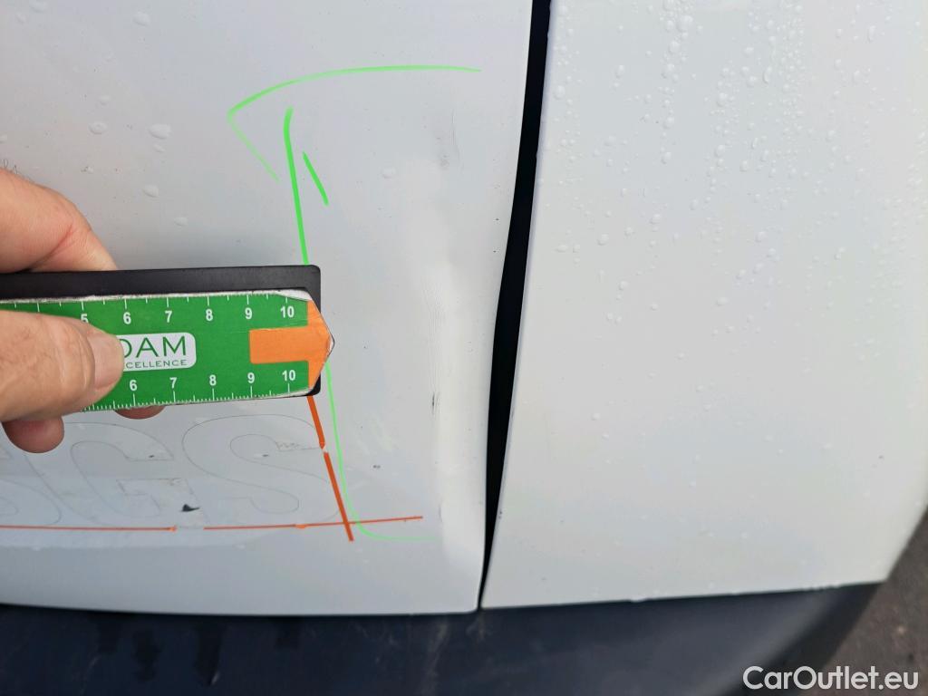  Peugeot  2008 PEUGEOT  / 2019 / 5P / todoterreno Allure Pack BlueHDI 81kW (110CV) #4