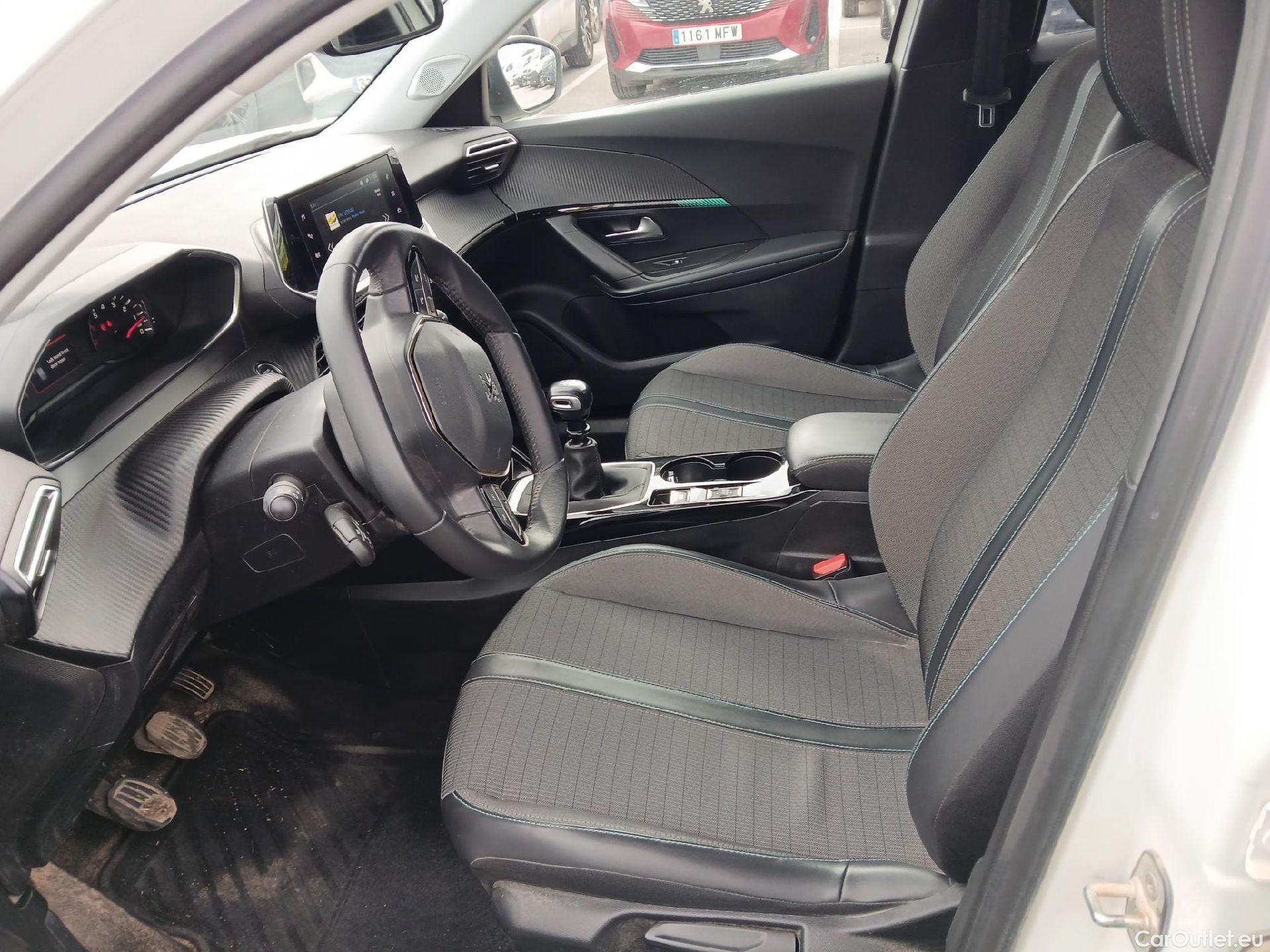  Peugeot  2008 PEUGEOT  / 2019 / 5P / todoterreno Allure BlueHDI 81kW (110CV) #3