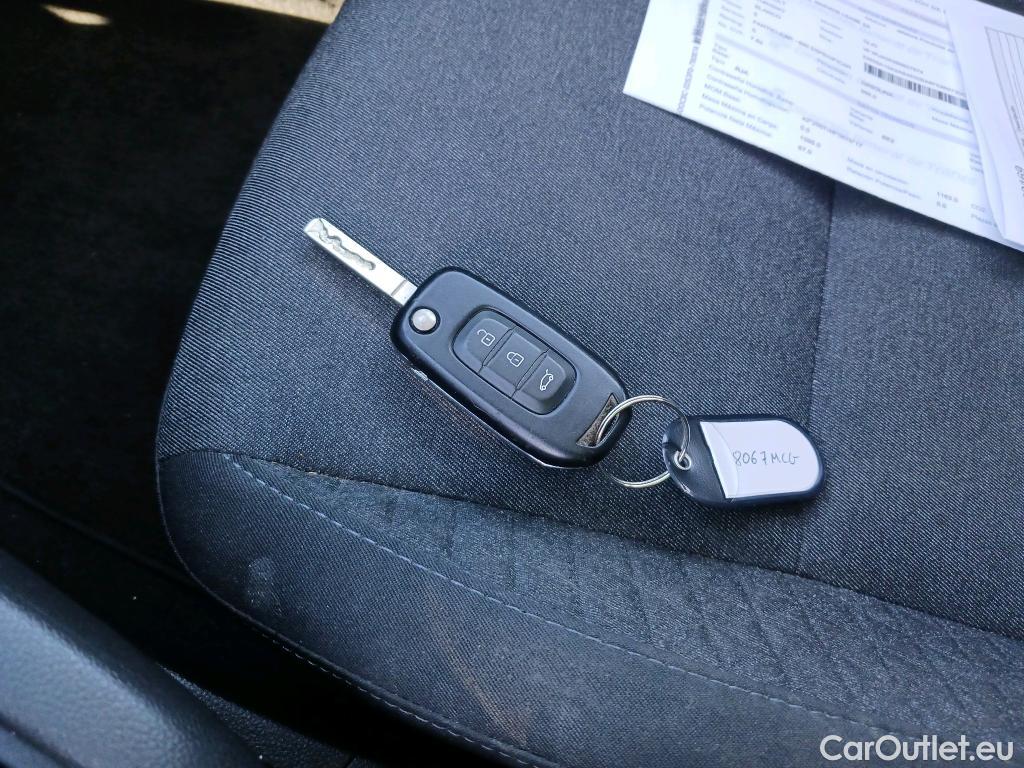  Renault  Clio RENAULT  / 2019 / 5P / berlina con portón Intens TCe 67 kW (91CV) #2