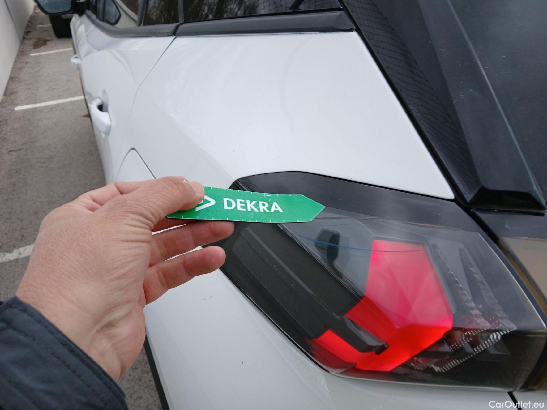  Peugeot  2008 PEUGEOT  / 2019 / 5P / todoterreno Allure BlueHDI 81kW (110CV) #18