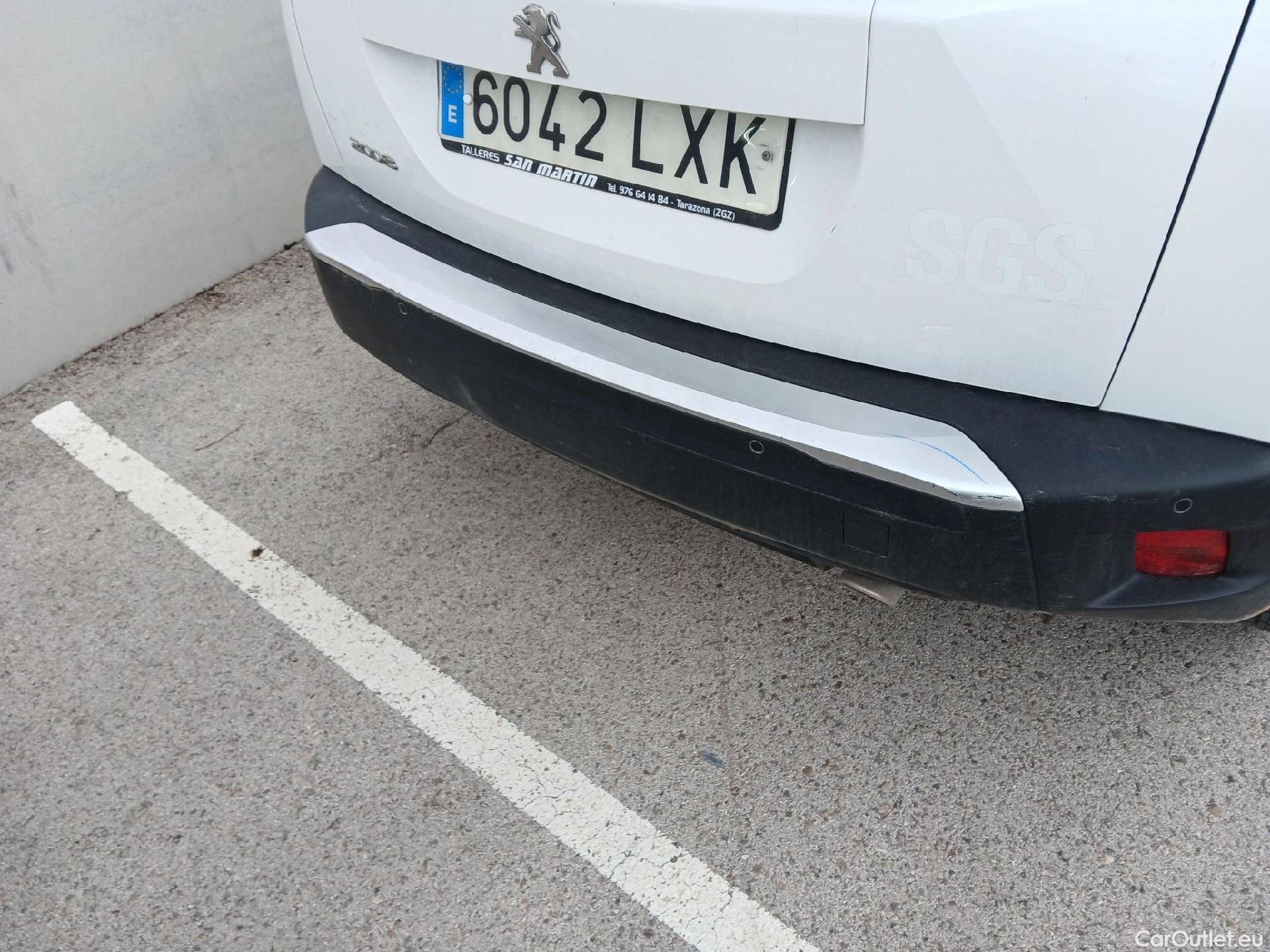  Peugeot  2008 PEUGEOT  / 2019 / 5P / todoterreno Allure BlueHDI 81kW (110CV) #23