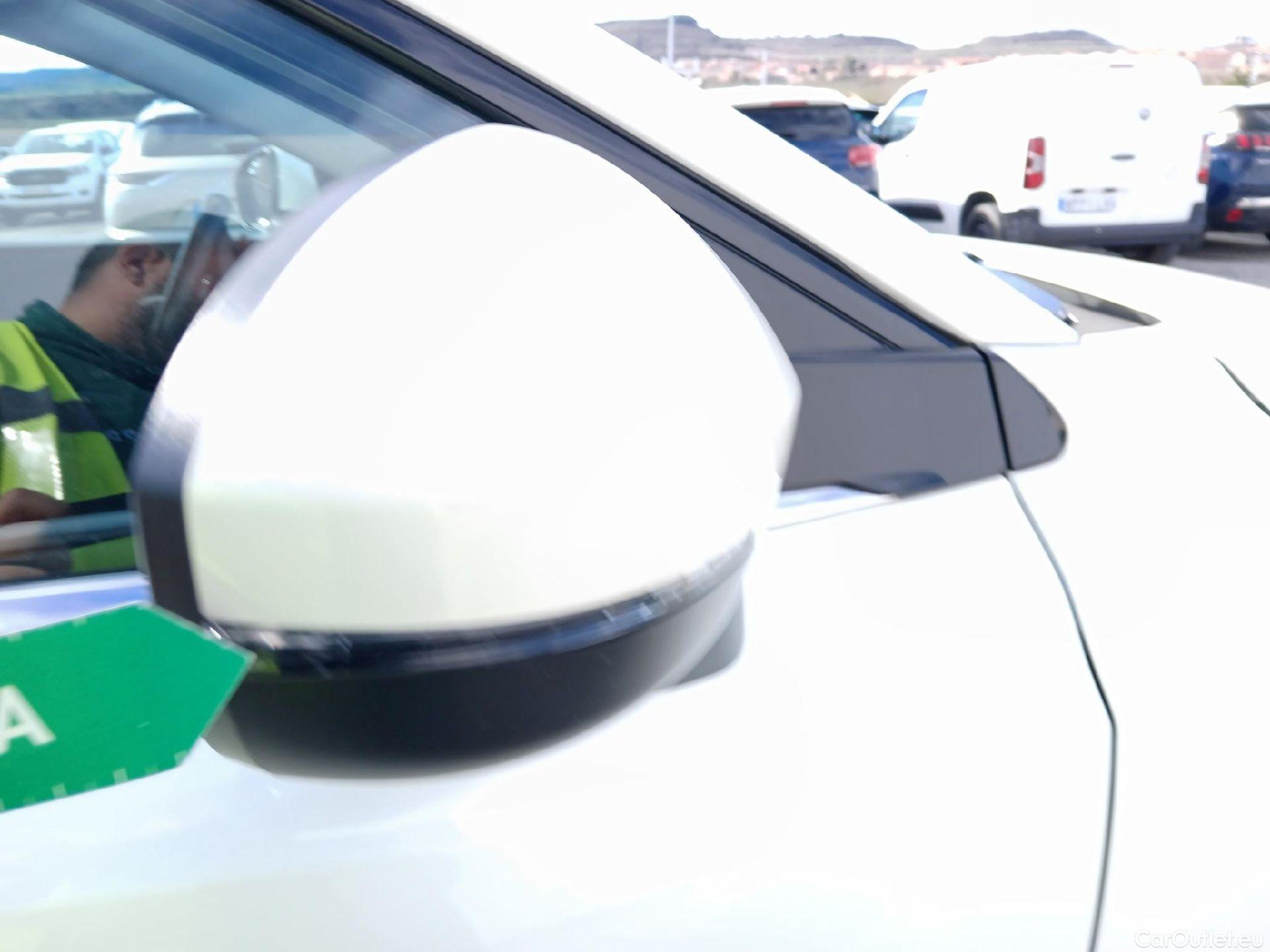  Nissan  Qashqai NISSAN  / 2021 / 5P / todoterreno DIG-T 116kW (158CV) mHEV Xtronic Acenta (AC2) #23