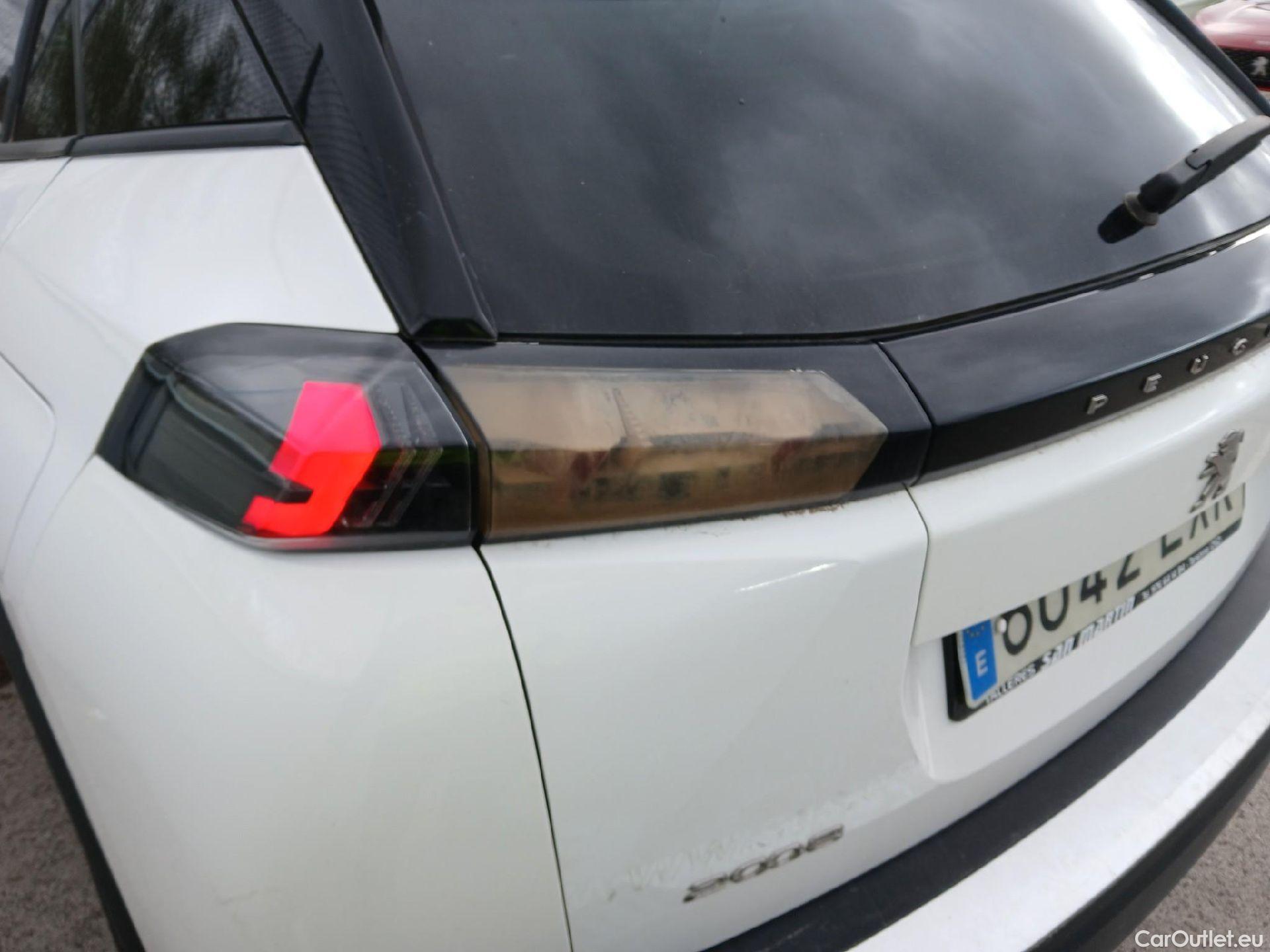  Peugeot  2008 PEUGEOT  / 2019 / 5P / todoterreno Allure BlueHDI 81kW (110CV) #19