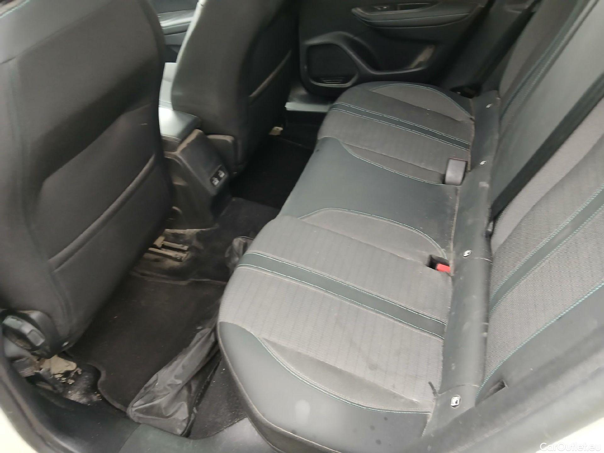  Peugeot  2008 PEUGEOT  / 2019 / 5P / todoterreno Allure BlueHDI 81kW (110CV) #4