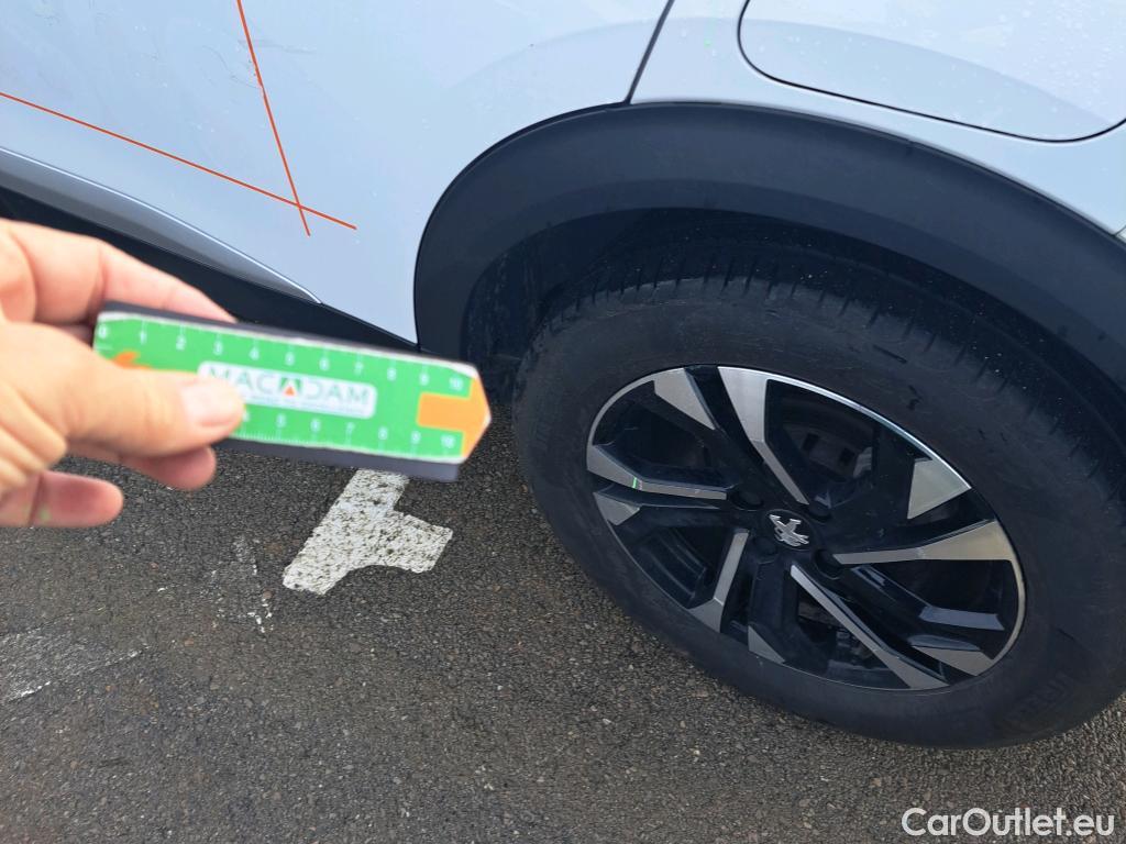  Peugeot  2008 PEUGEOT  / 2019 / 5P / todoterreno Allure Pack BlueHDI 81kW (110CV) #57