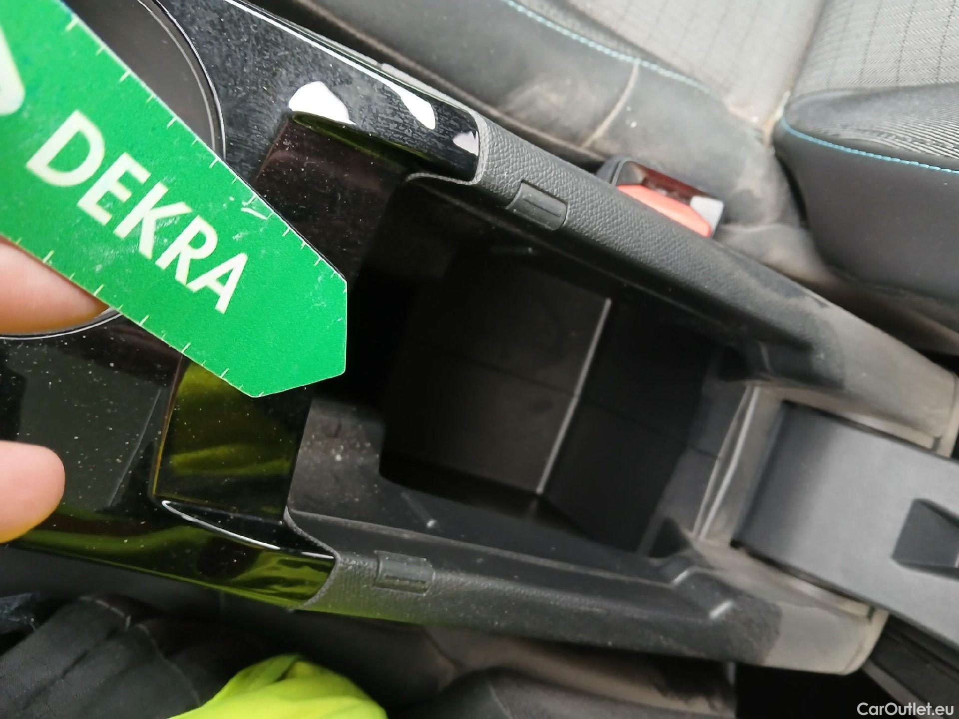  Peugeot  2008 PEUGEOT  / 2019 / 5P / todoterreno Allure BlueHDI 81kW (110CV) #2