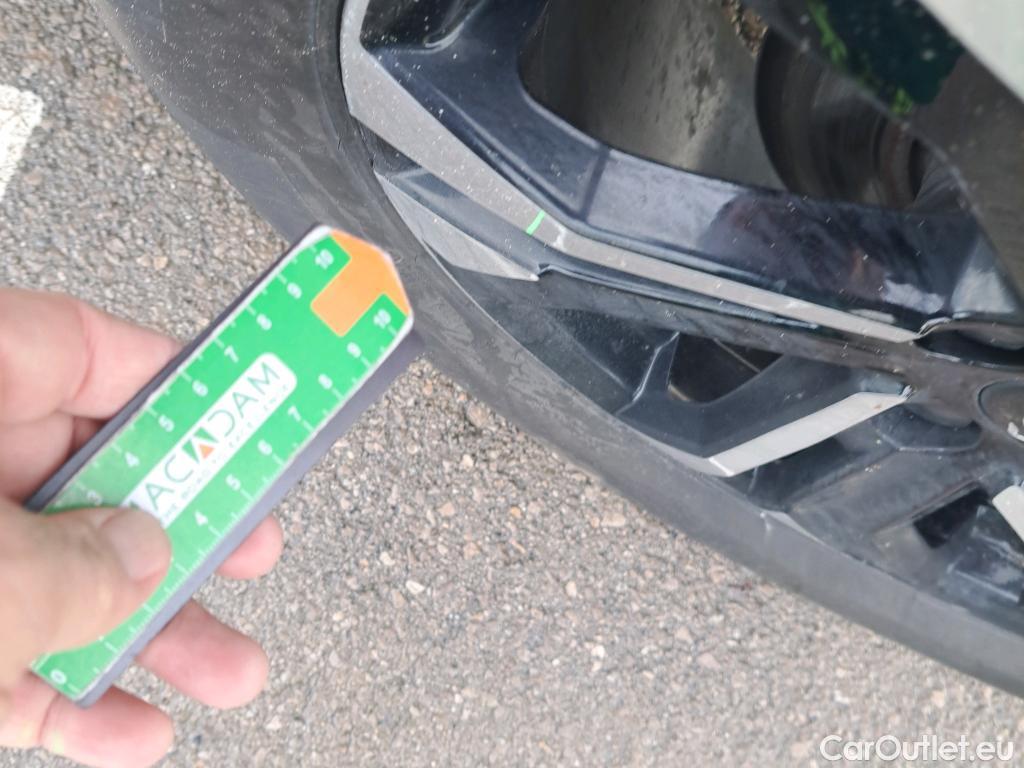  Peugeot  2008 PEUGEOT  / 2019 / 5P / todoterreno Allure Pack BlueHDI 81kW (110CV) #58