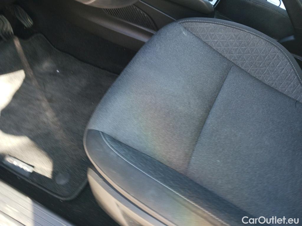  Renault  Clio RENAULT  / 2019 / 5P / berlina con portón Intens TCe 67 kW (91CV) #5