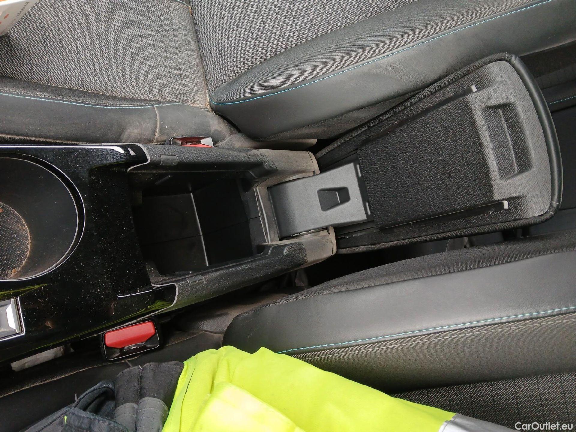  Peugeot  2008 PEUGEOT  / 2019 / 5P / todoterreno Allure BlueHDI 81kW (110CV) #1