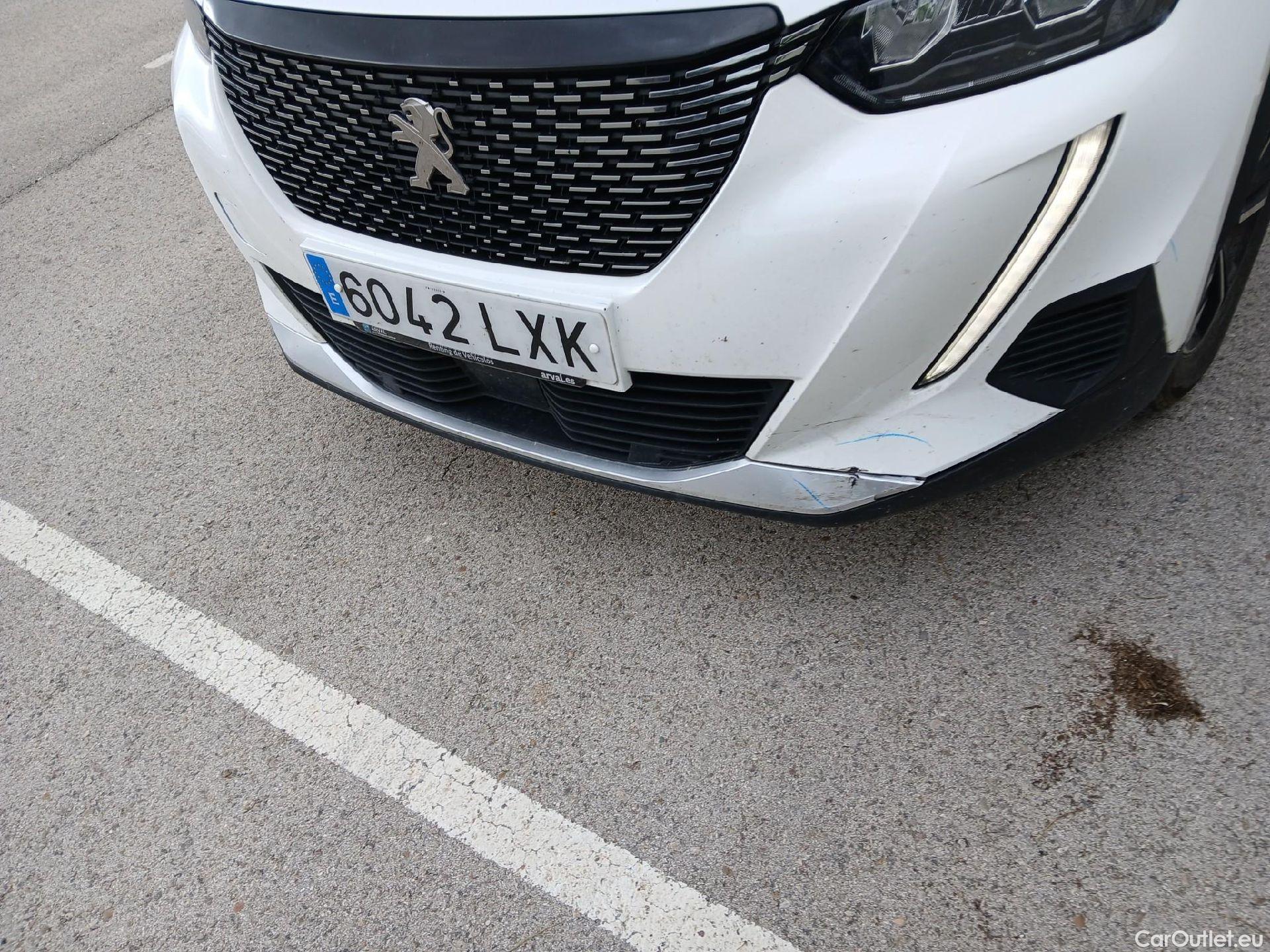  Peugeot  2008 PEUGEOT  / 2019 / 5P / todoterreno Allure BlueHDI 81kW (110CV) #8