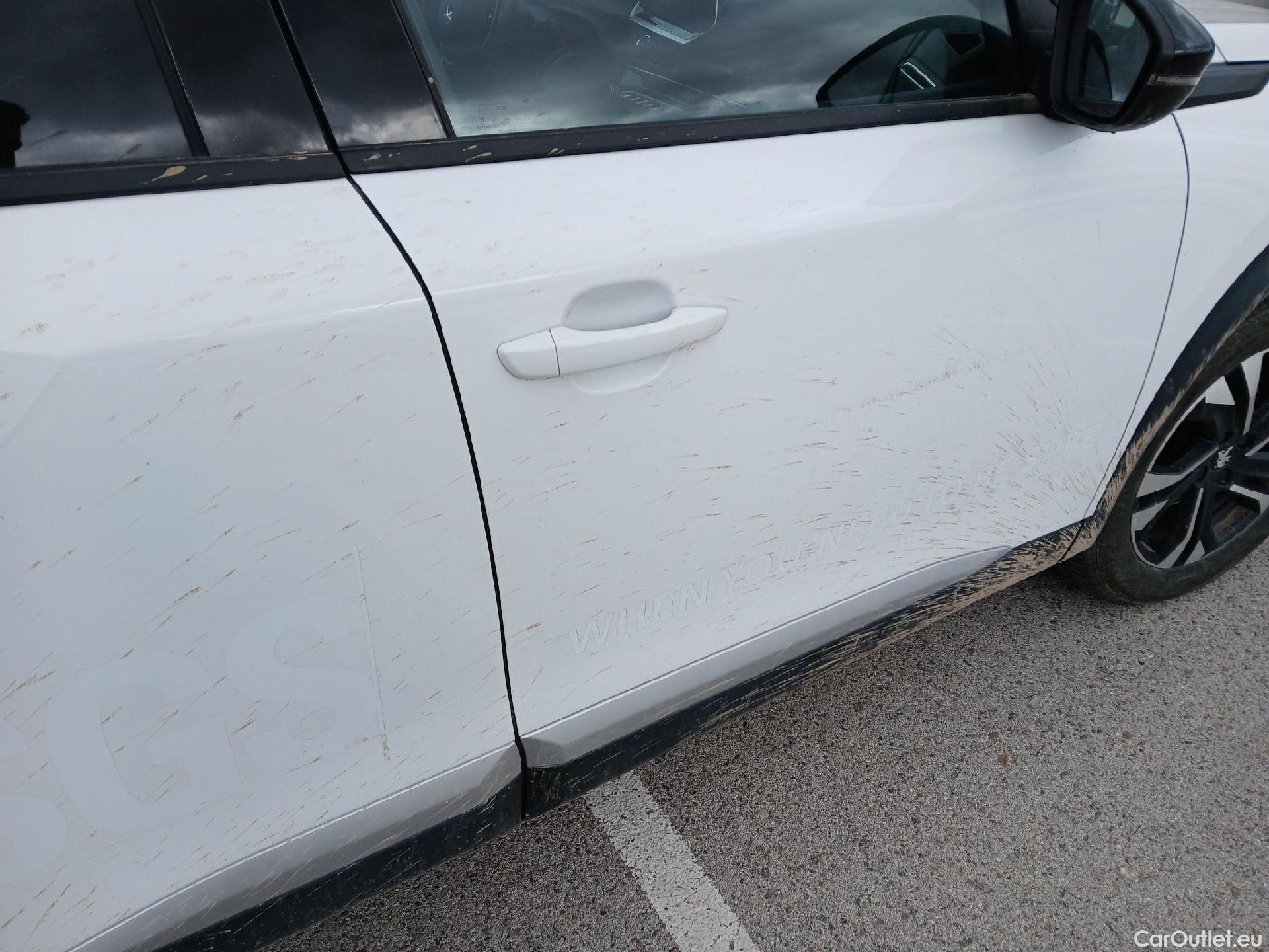  Peugeot  2008 PEUGEOT  / 2019 / 5P / todoterreno Allure BlueHDI 81kW (110CV) #28