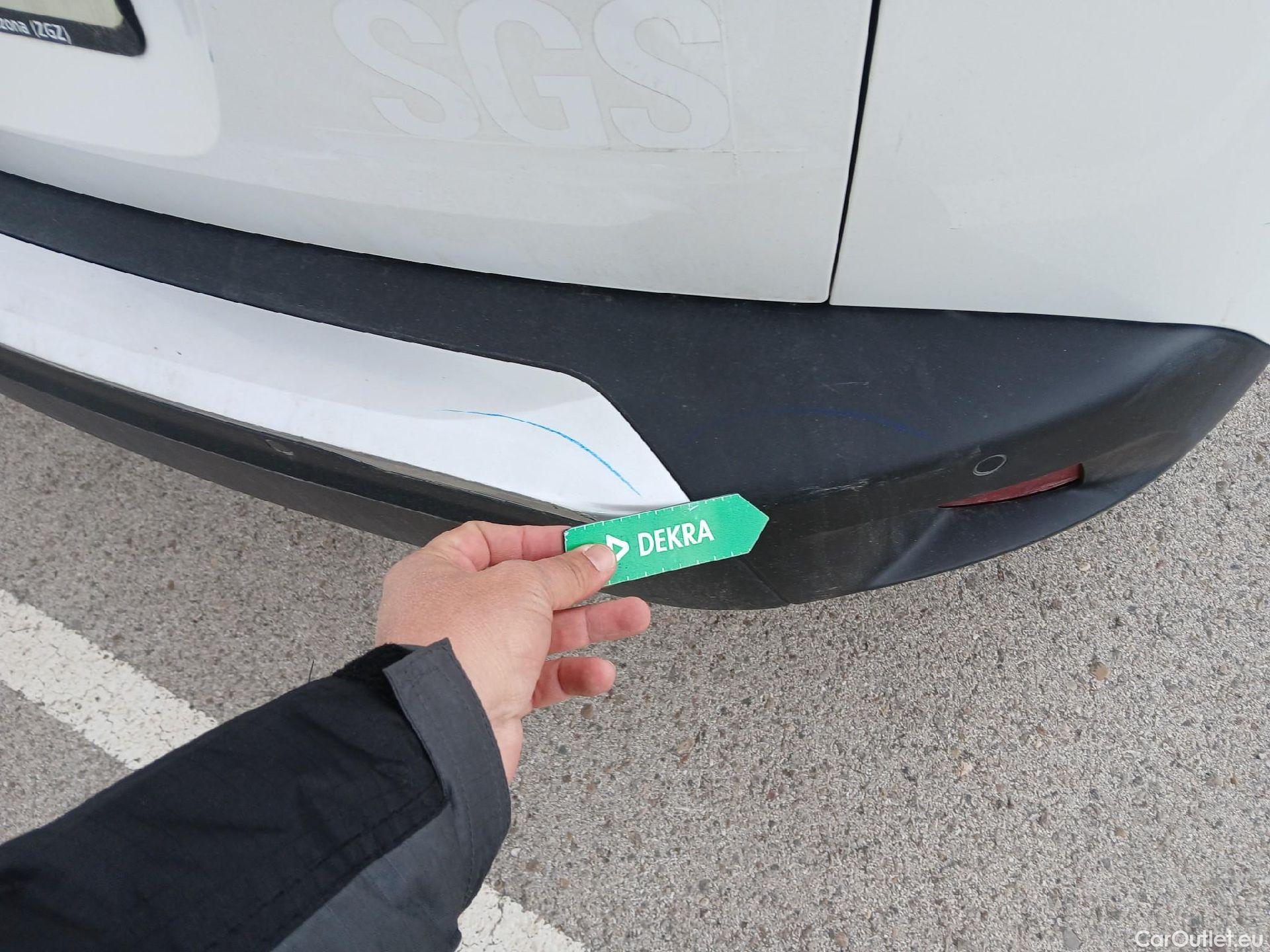  Peugeot  2008 PEUGEOT  / 2019 / 5P / todoterreno Allure BlueHDI 81kW (110CV) #21