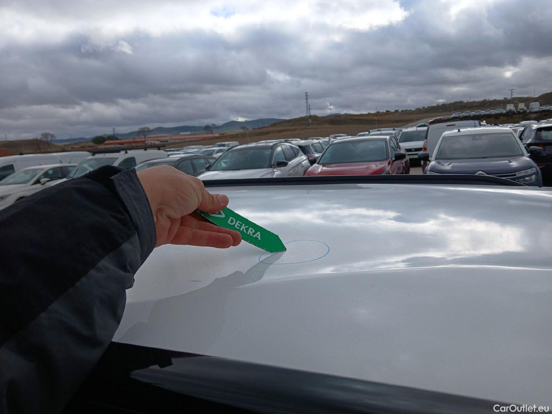  Peugeot  2008 PEUGEOT  / 2019 / 5P / todoterreno Allure BlueHDI 81kW (110CV) #16