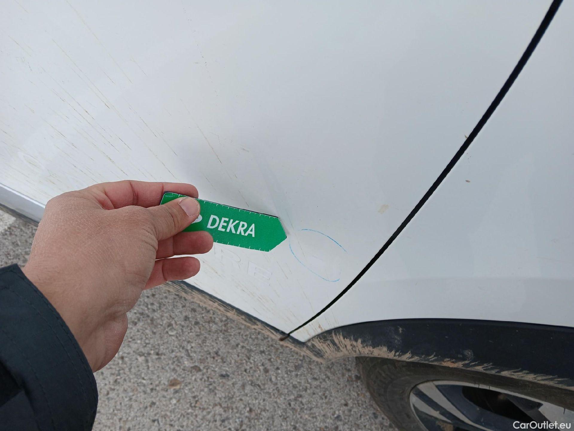  Peugeot  2008 PEUGEOT  / 2019 / 5P / todoterreno Allure BlueHDI 81kW (110CV) #29