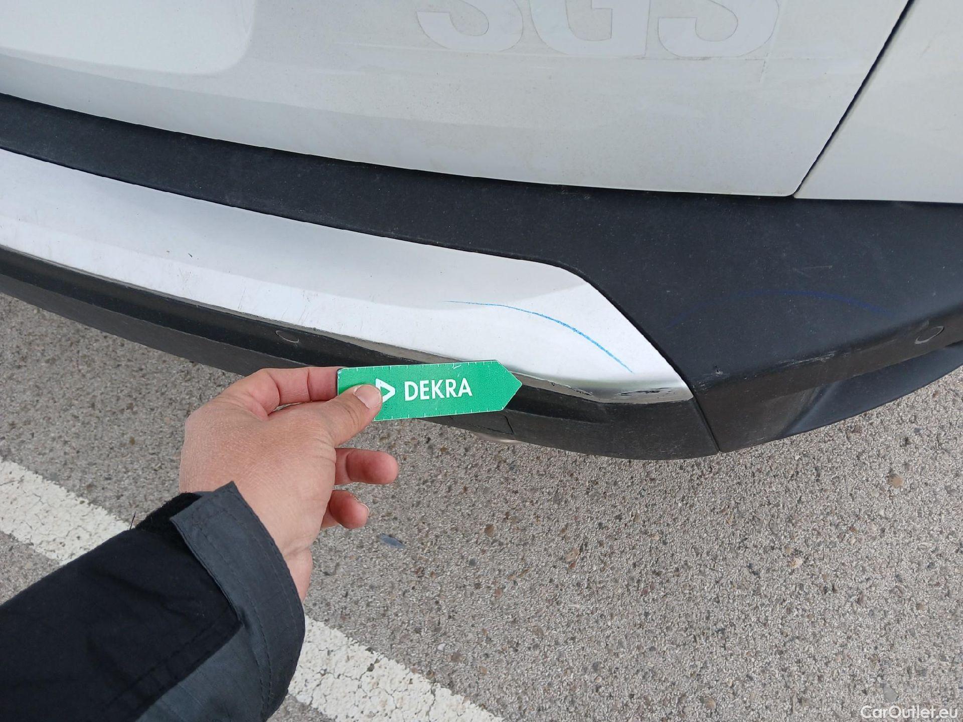  Peugeot  2008 PEUGEOT  / 2019 / 5P / todoterreno Allure BlueHDI 81kW (110CV) #24