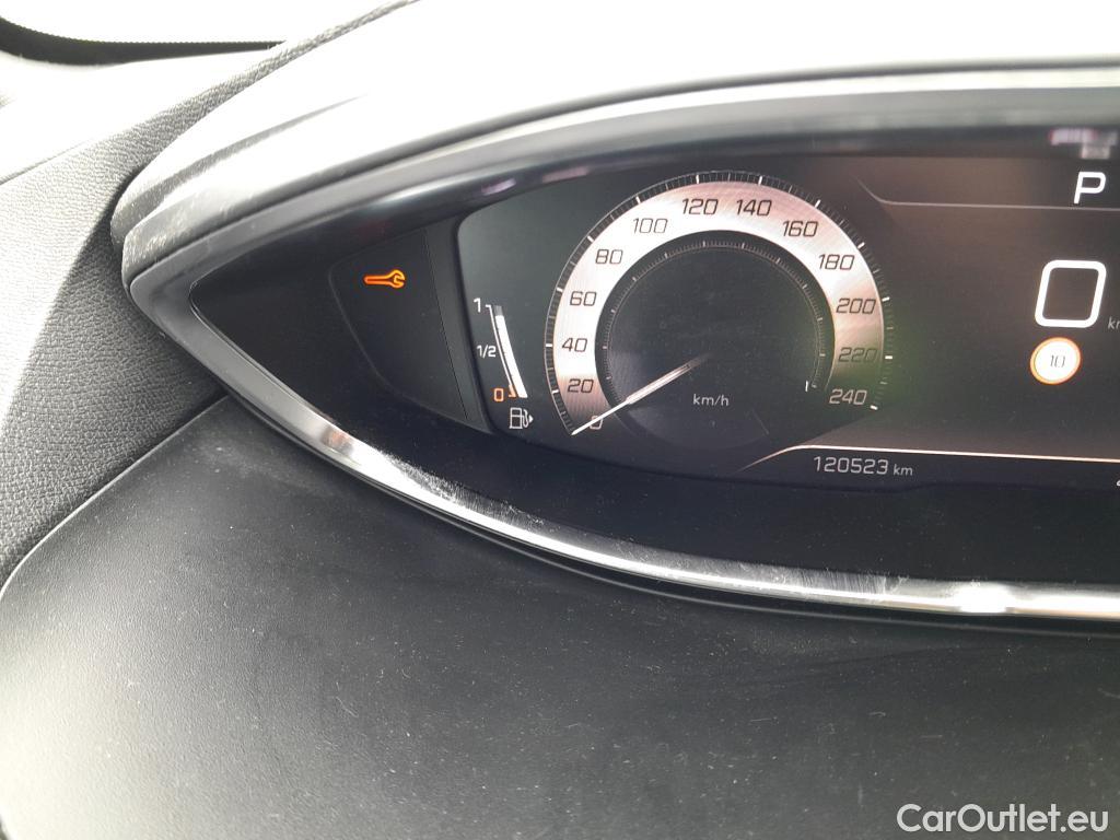  Peugeot  3008 PEUGEOT  / 2020 / 5P / todoterreno 1.5 BlueHDi 96kW S&S GT EAT8 #23