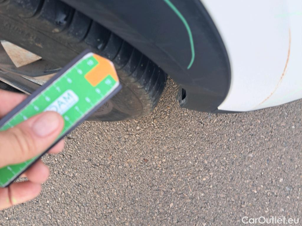  Peugeot  2008 PEUGEOT  / 2019 / 5P / todoterreno Allure Pack BlueHDI 81kW (110CV) #48