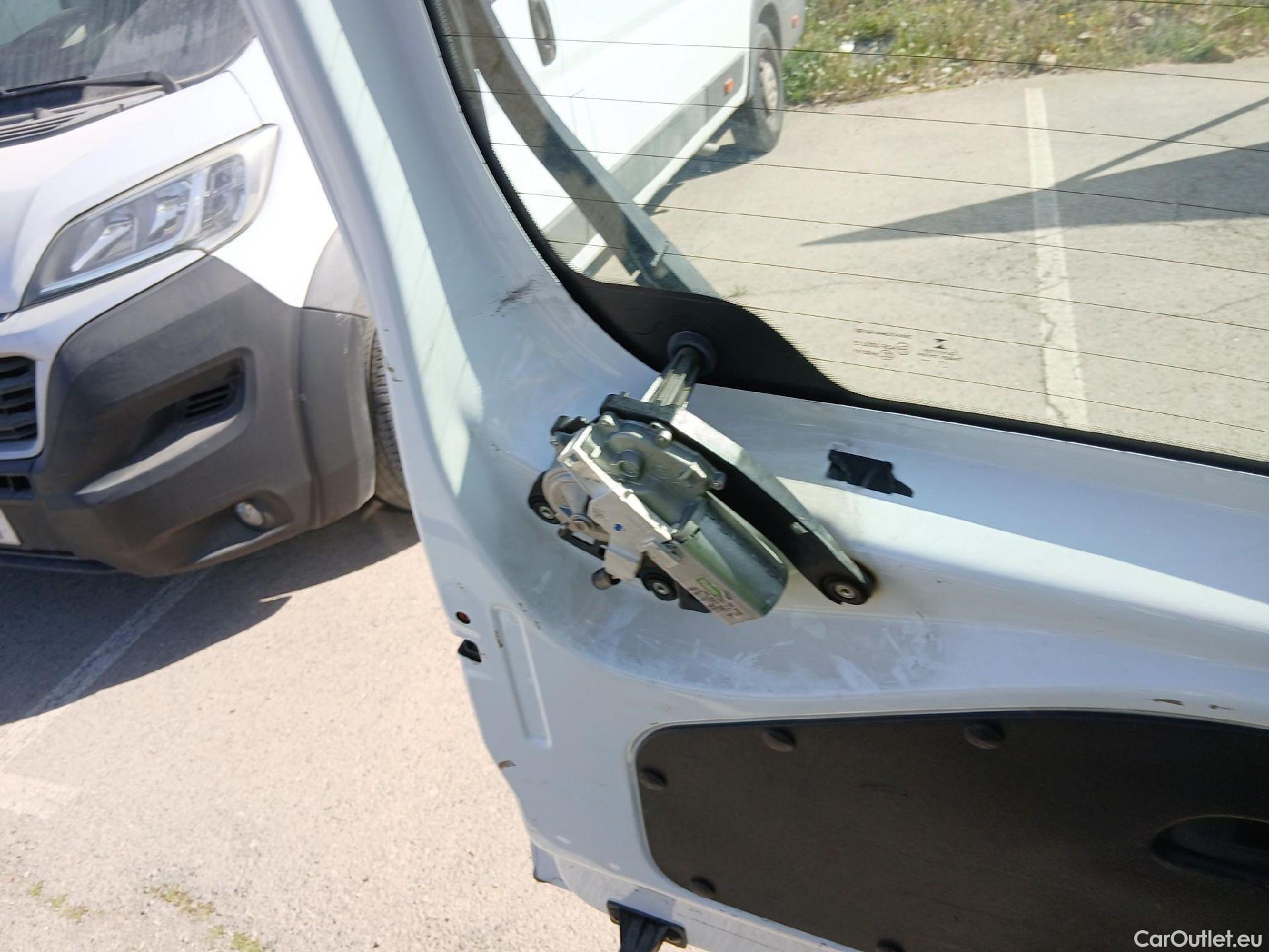  Citroen  Berlingo CITROEN  / 2018 / 4P / combi Talla M BlueHDi 100 LIVE (AC) #27