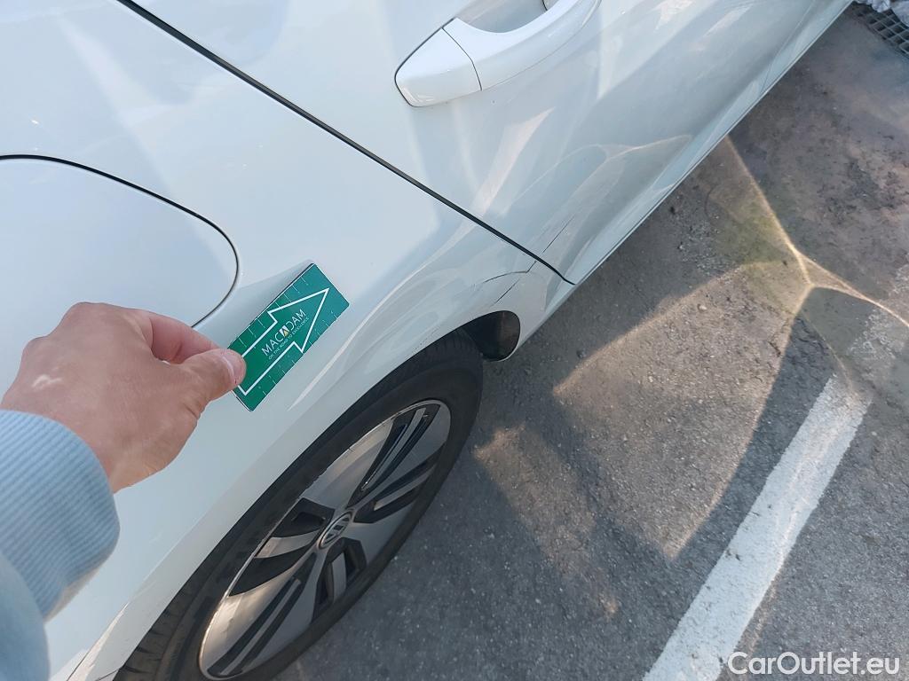  Volkswagen  Golf  VOLKSWAGEN / 2016 / 5P / berlina con portón e-ePower 110 kW (136CV) #8