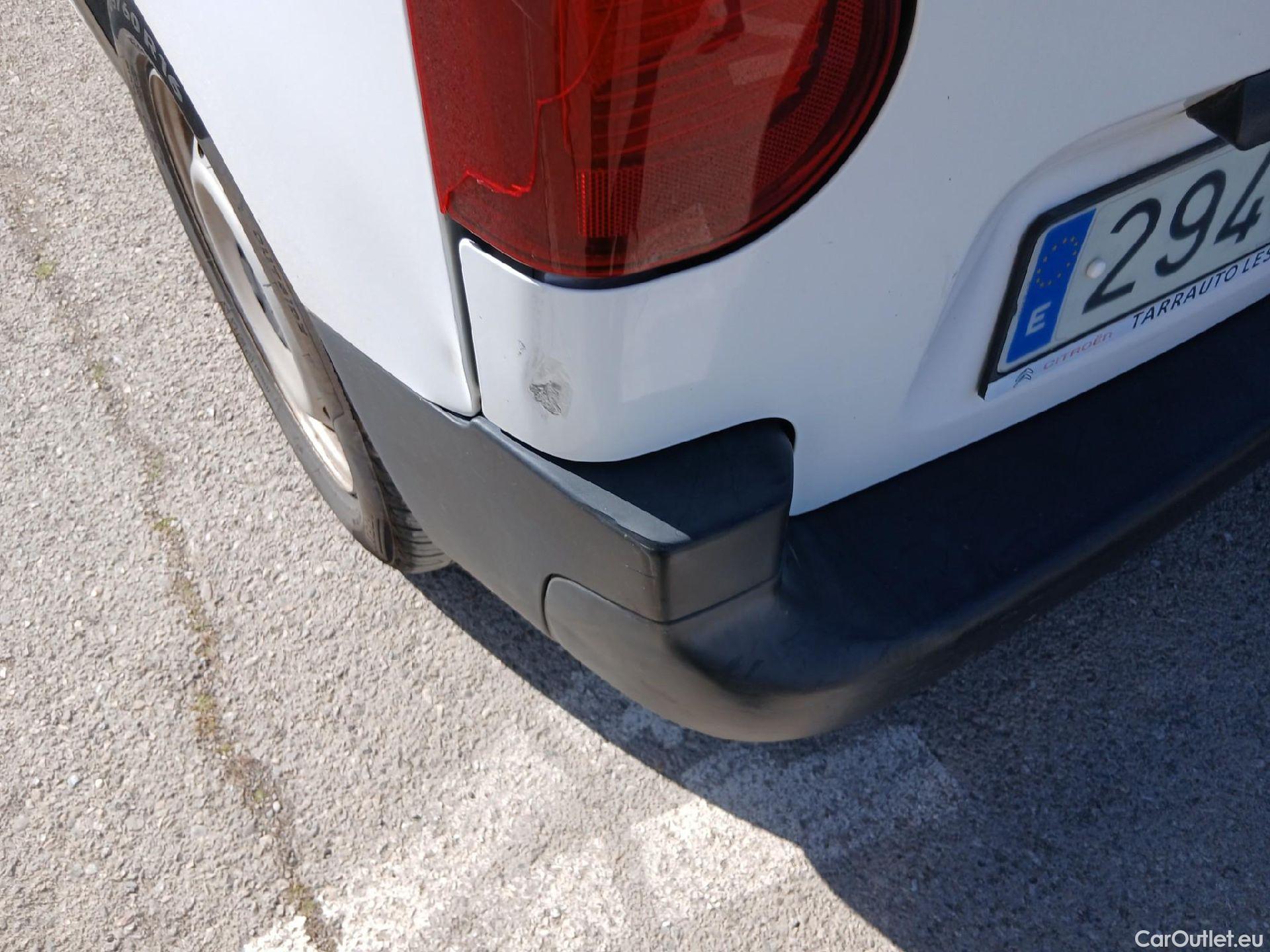  Citroen  Berlingo CITROEN  / 2018 / 4P / combi Talla M BlueHDi 100 LIVE (AC) #14