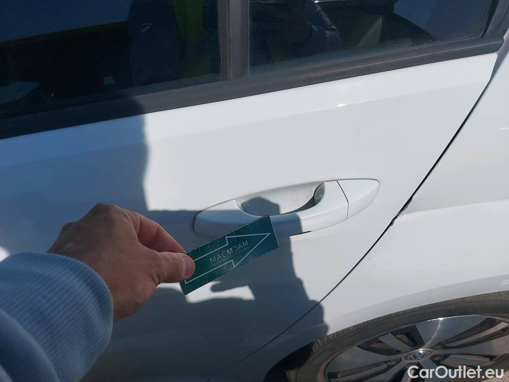  Volkswagen  Golf  VOLKSWAGEN / 2016 / 5P / berlina con portón e-ePower 110 kW (136CV) #10