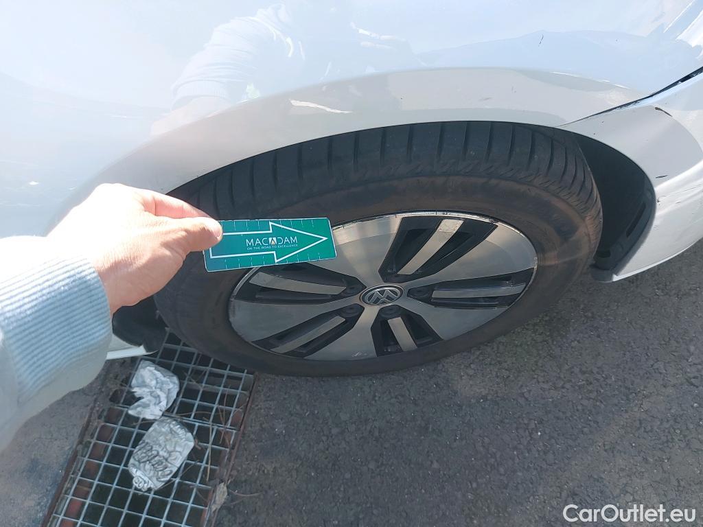  Volkswagen  Golf  VOLKSWAGEN / 2016 / 5P / berlina con portón e-ePower 110 kW (136CV) #5