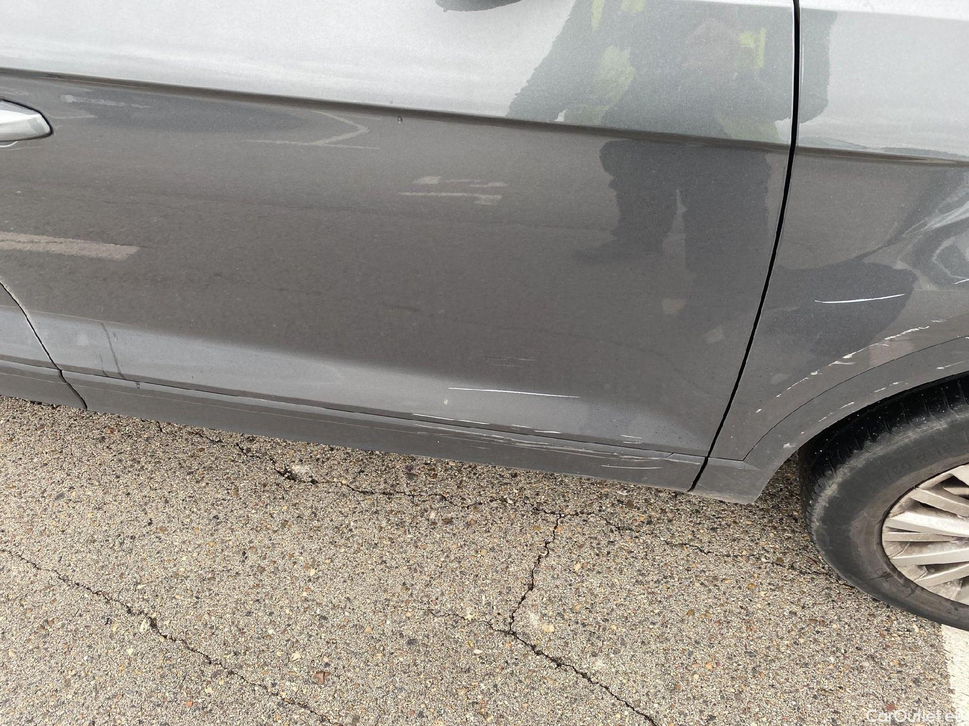  Volkswagen  T-ROC VOLKSWAGEN  / 2017 / 5P / todoterreno Edition 1.0 TSI 81kW (110CV) #18