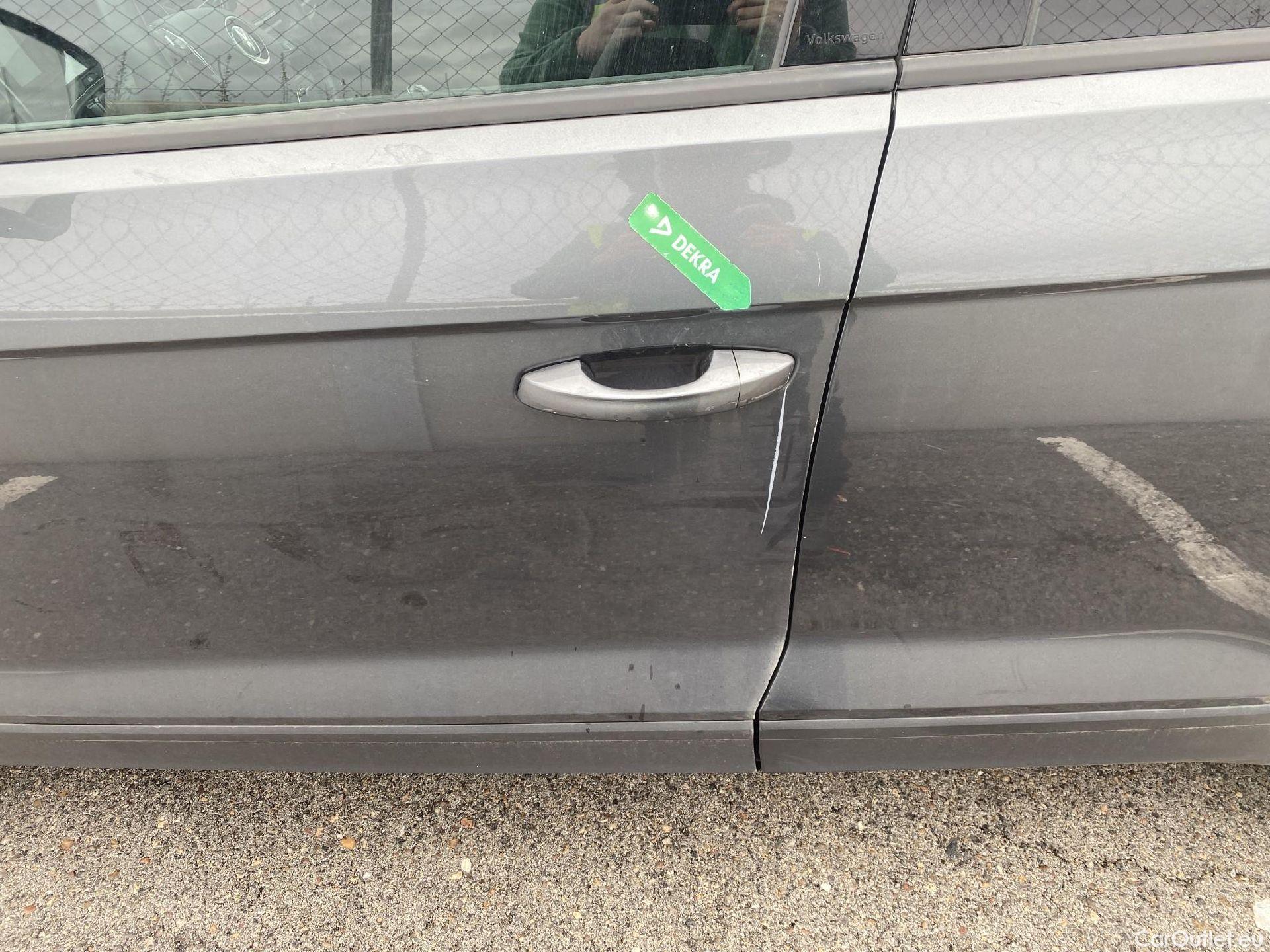  Volkswagen  T-ROC VOLKSWAGEN  / 2017 / 5P / todoterreno Edition 1.0 TSI 81kW (110CV) #10