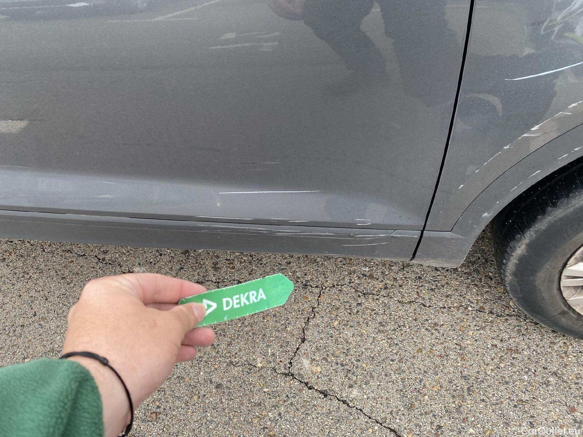  Volkswagen  T-ROC VOLKSWAGEN  / 2017 / 5P / todoterreno Edition 1.0 TSI 81kW (110CV) #17