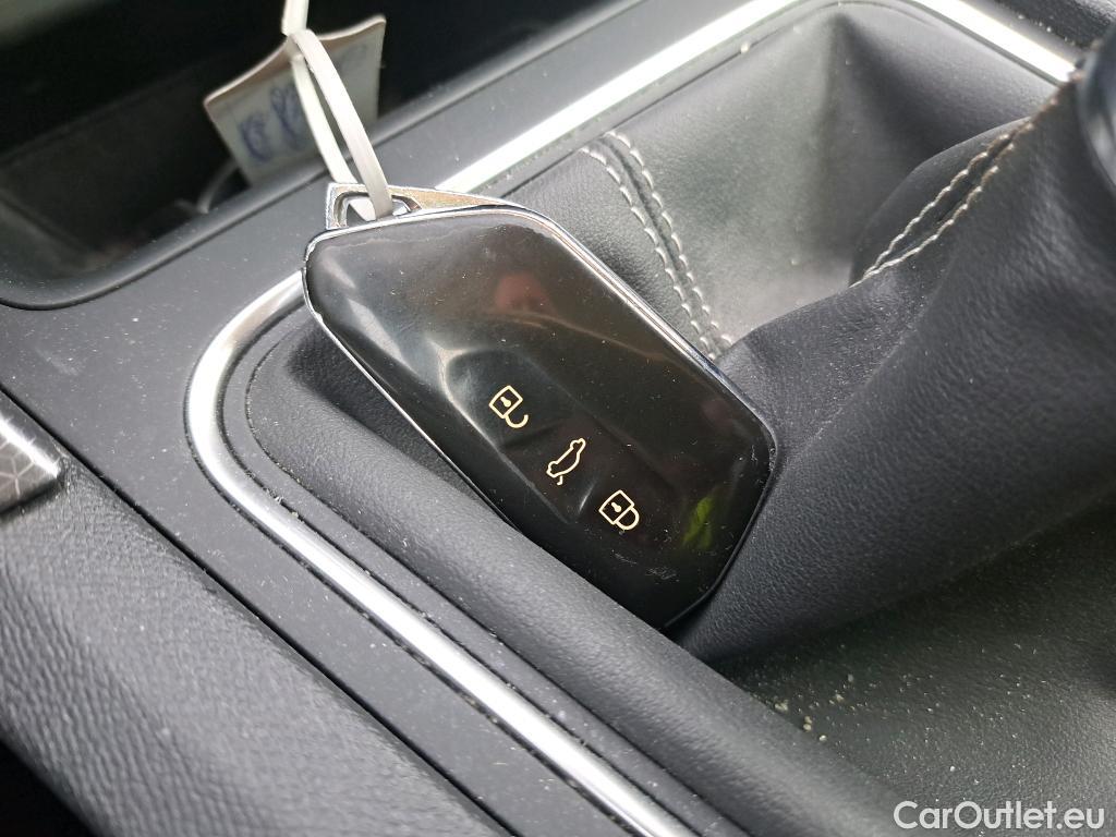  Seat  Leon SEAT Nuevo León / 2020 / 5P / berlina con portón 2.0 TDI 85kW S&S Style Go (AC2) #2